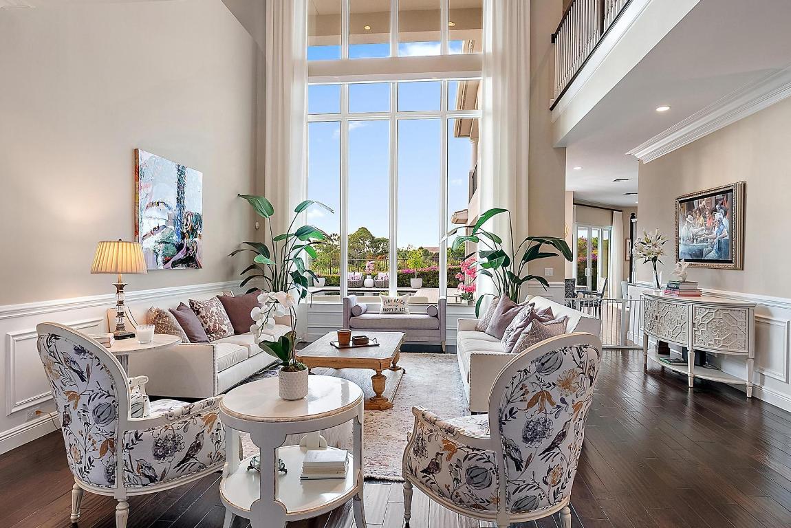 1607 E Hemingway Drive