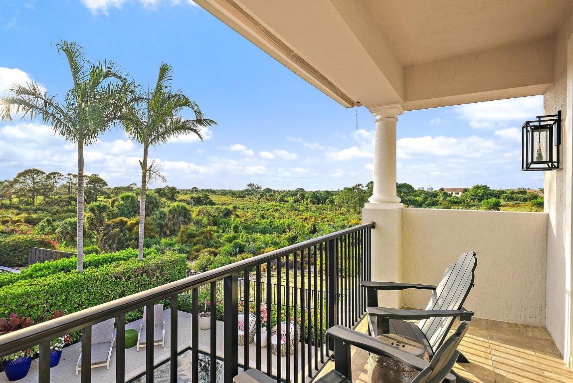 1607 E Hemingway Drive