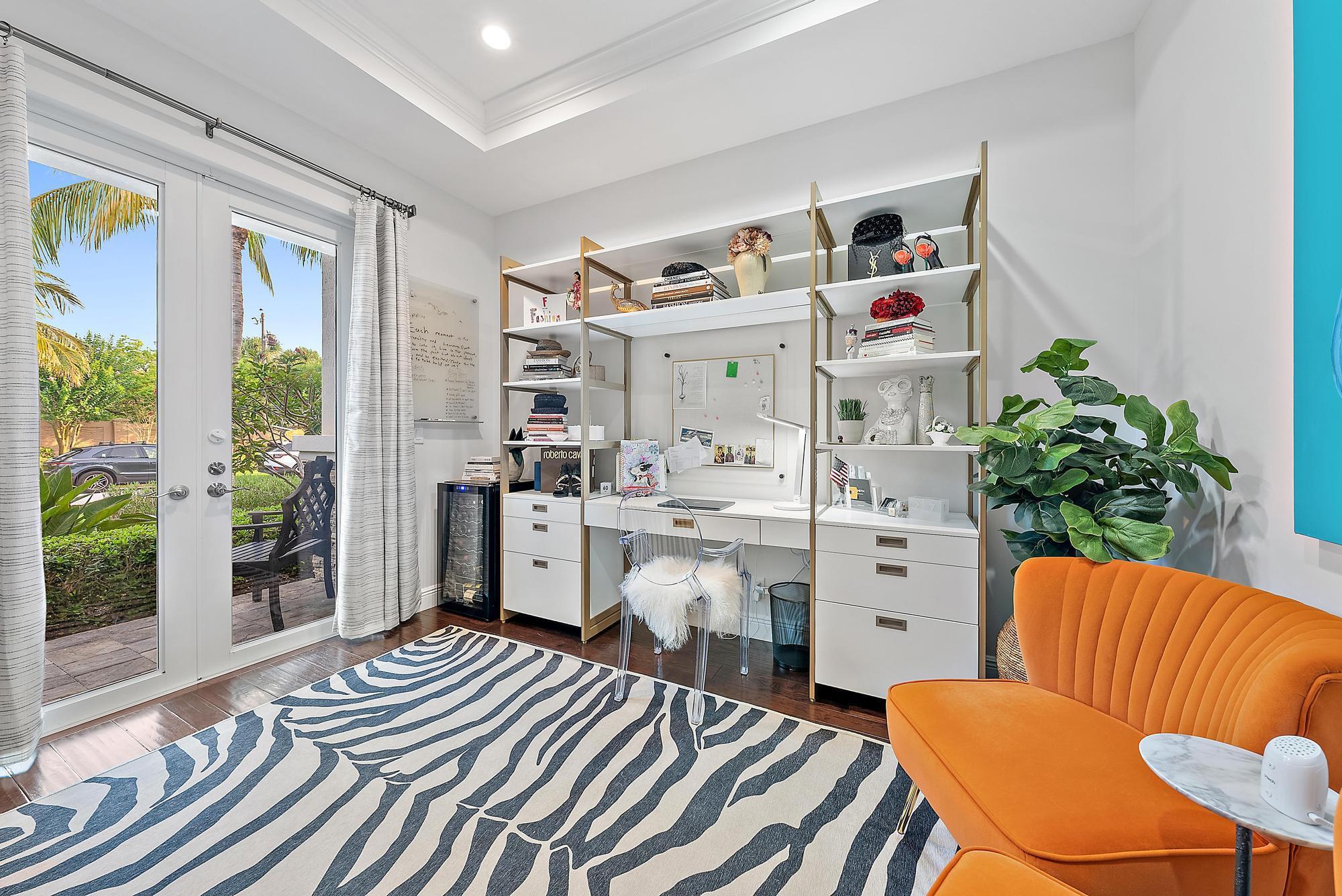 1607 E Hemingway Drive