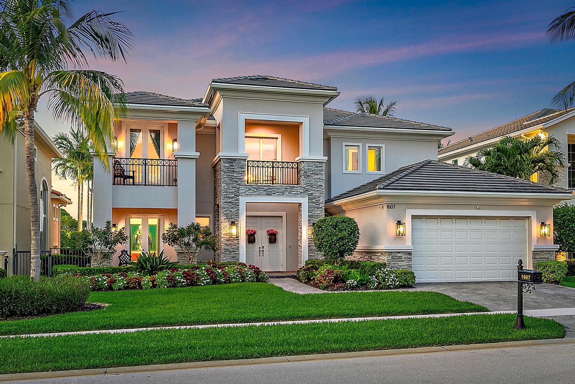 1607 E Hemingway Drive