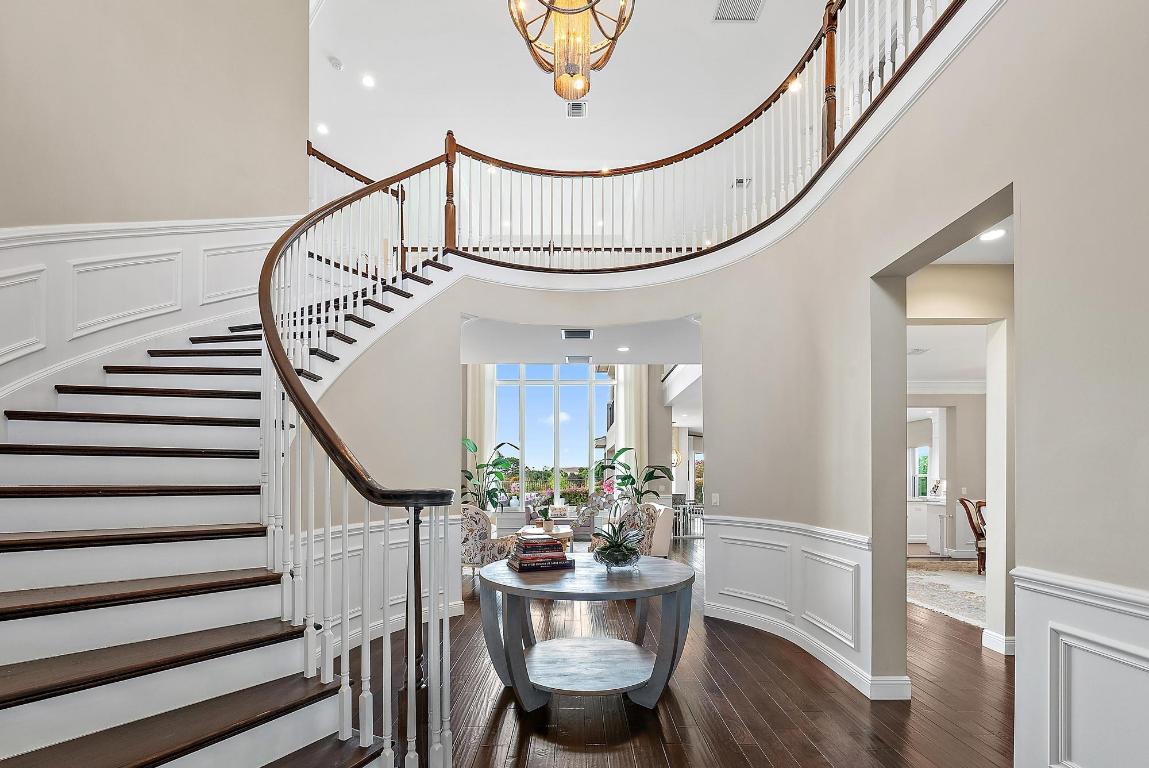 1607 E Hemingway Drive