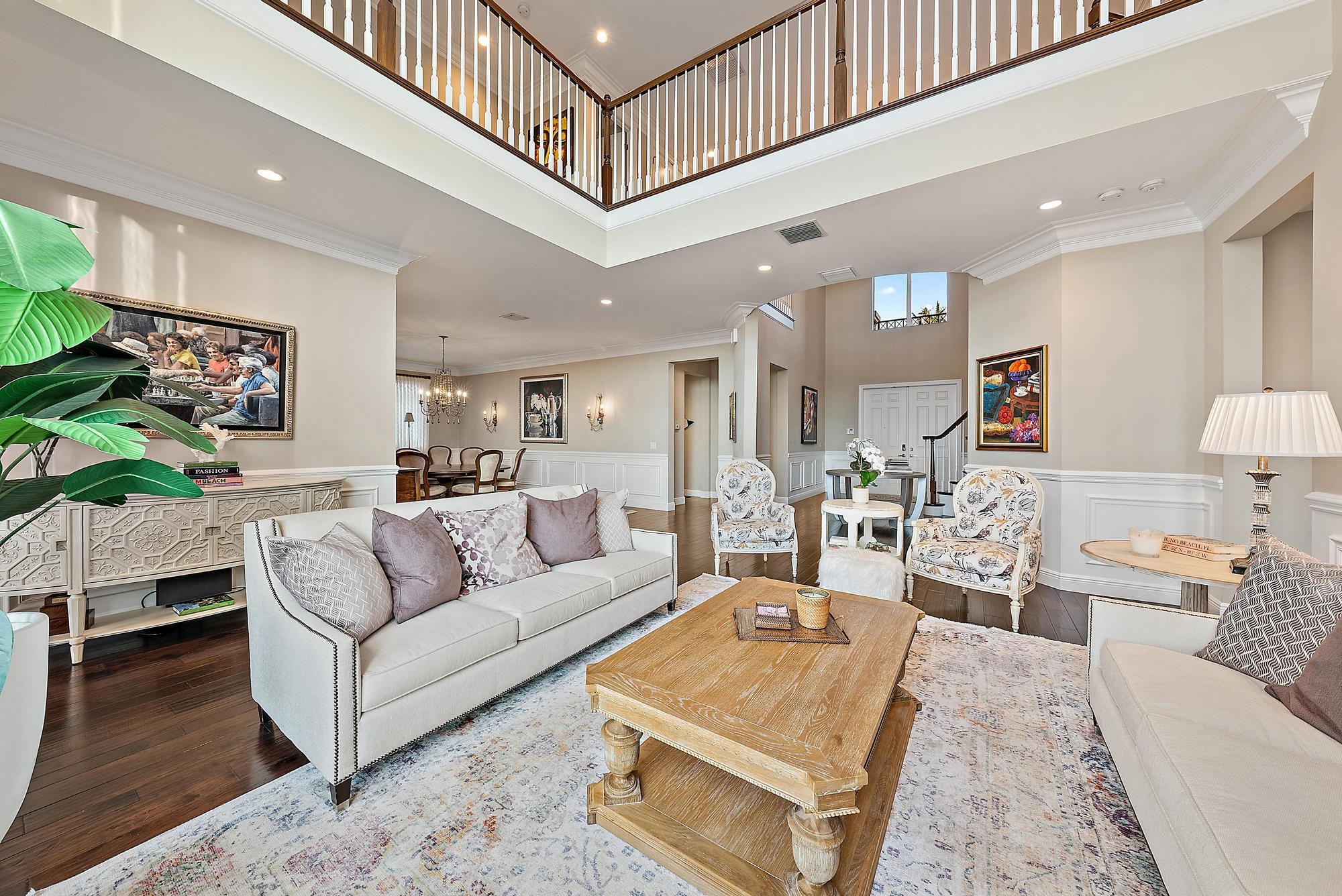 1607 E Hemingway Drive