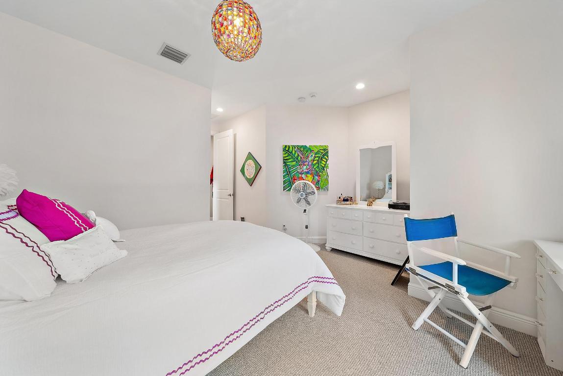 1607 E Hemingway Drive