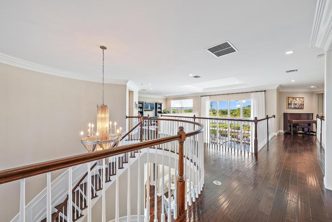 1607 E Hemingway Drive