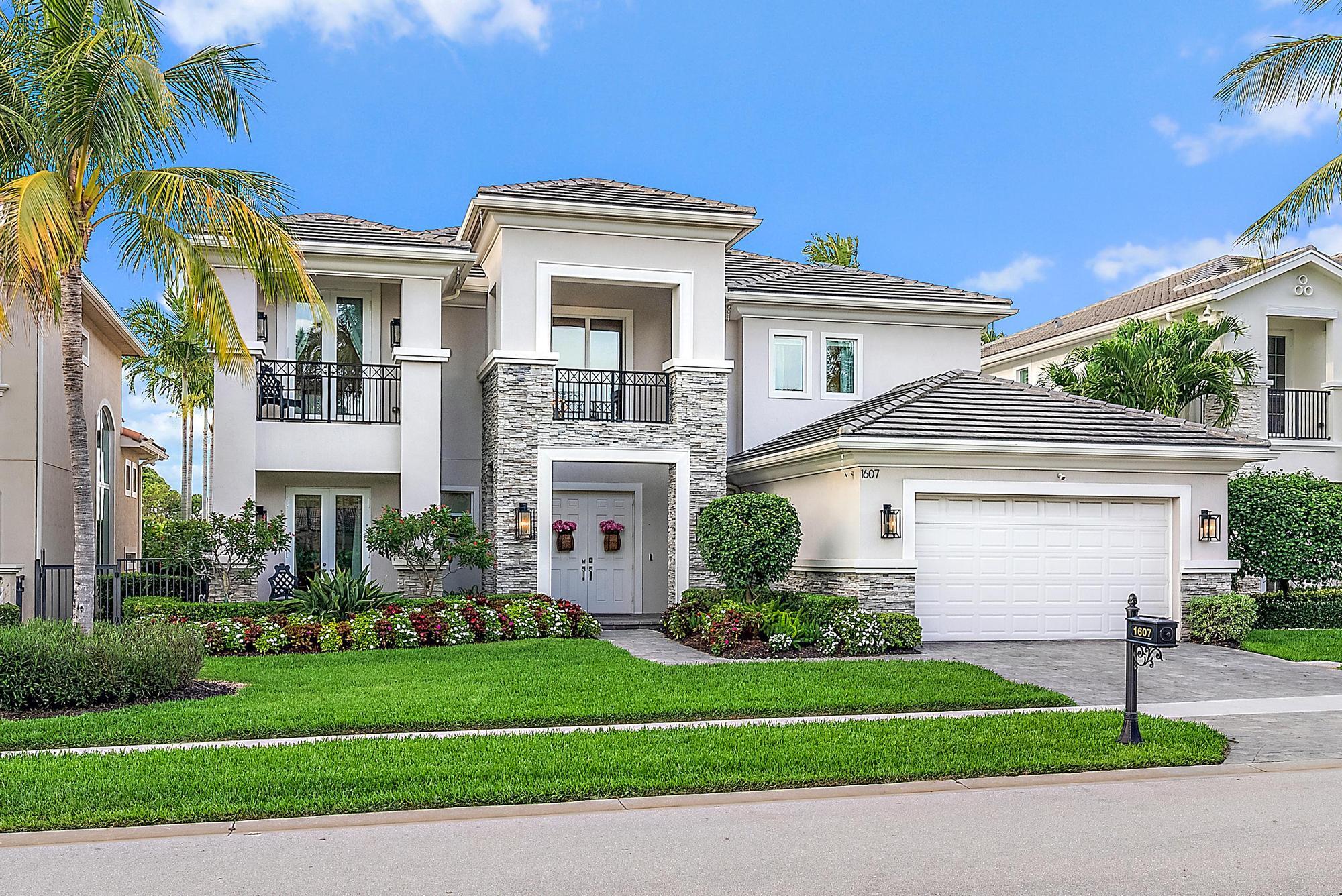 1607 E Hemingway Drive