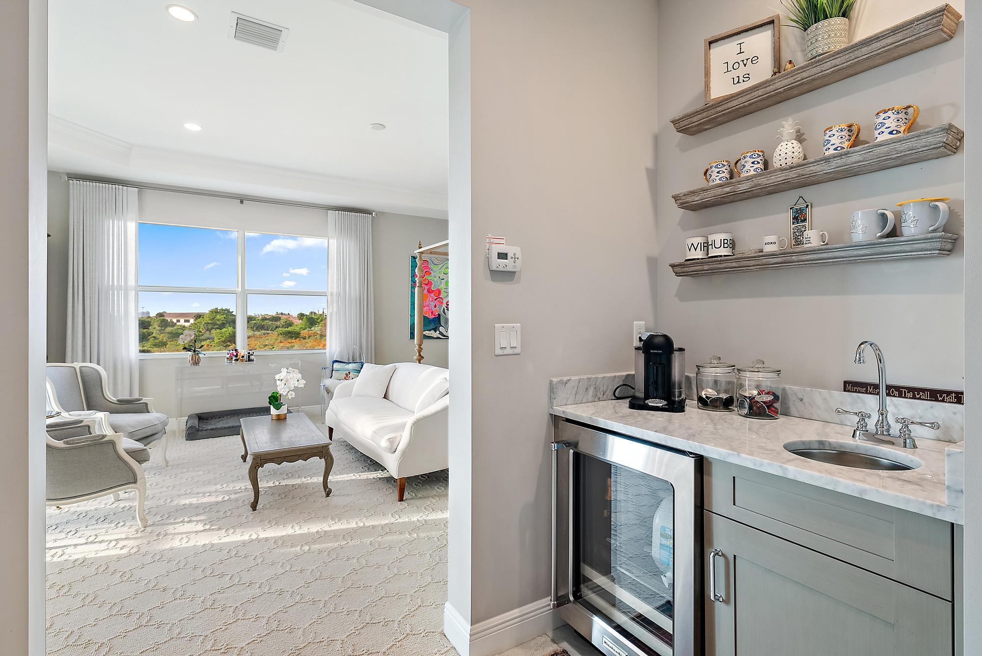 1607 E Hemingway Drive