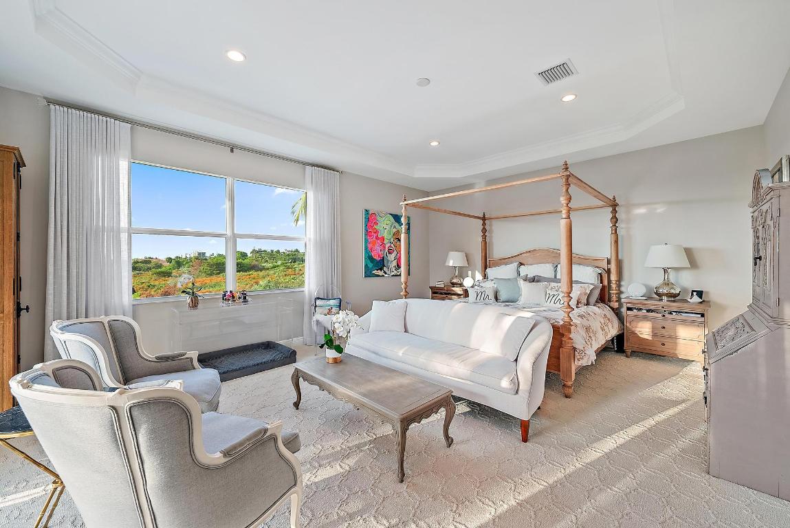 1607 E Hemingway Drive