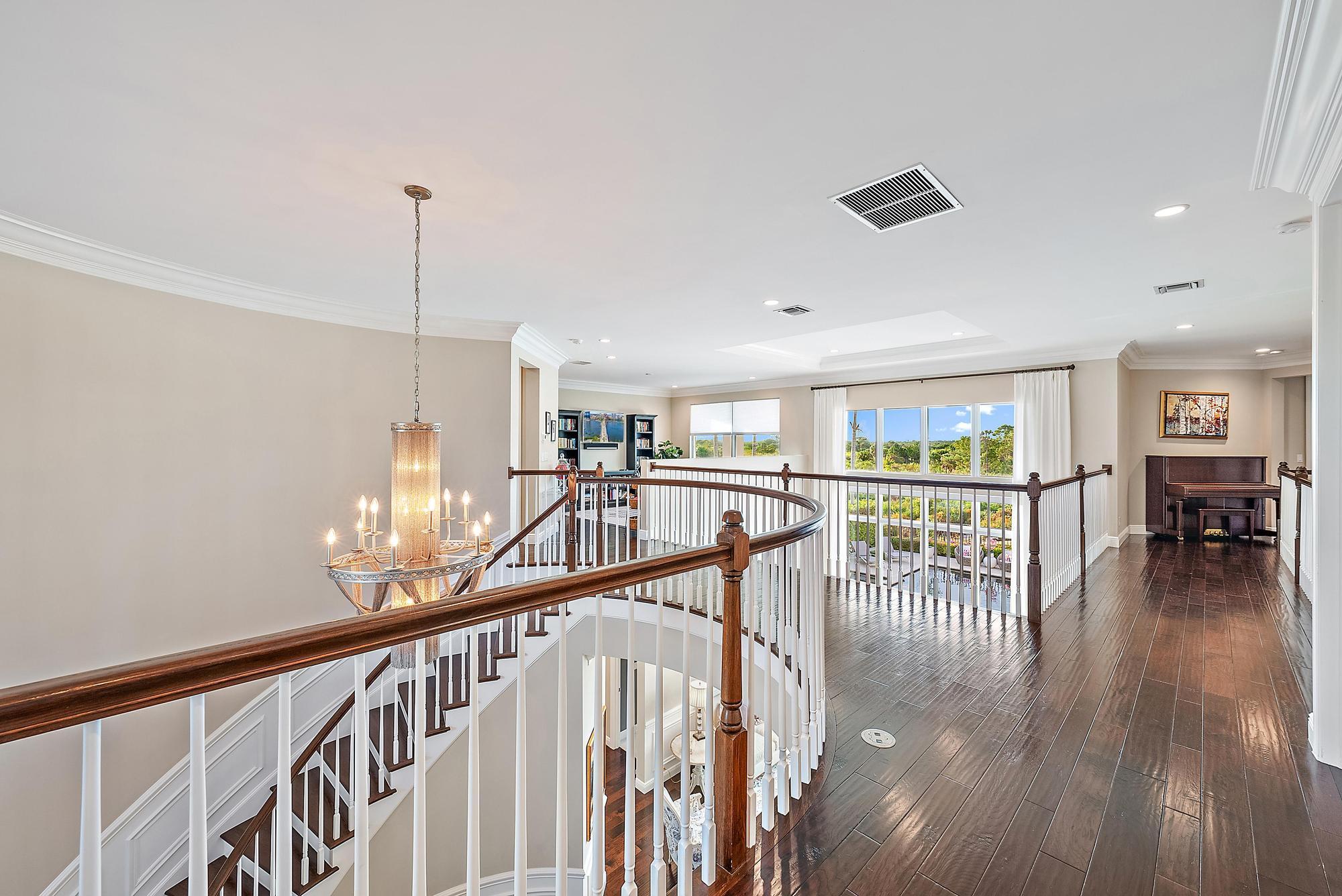 1607 E Hemingway Drive