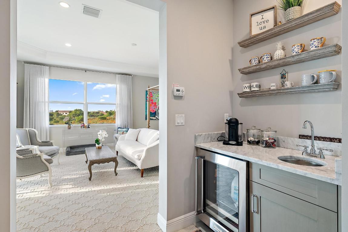 1607 E Hemingway Drive