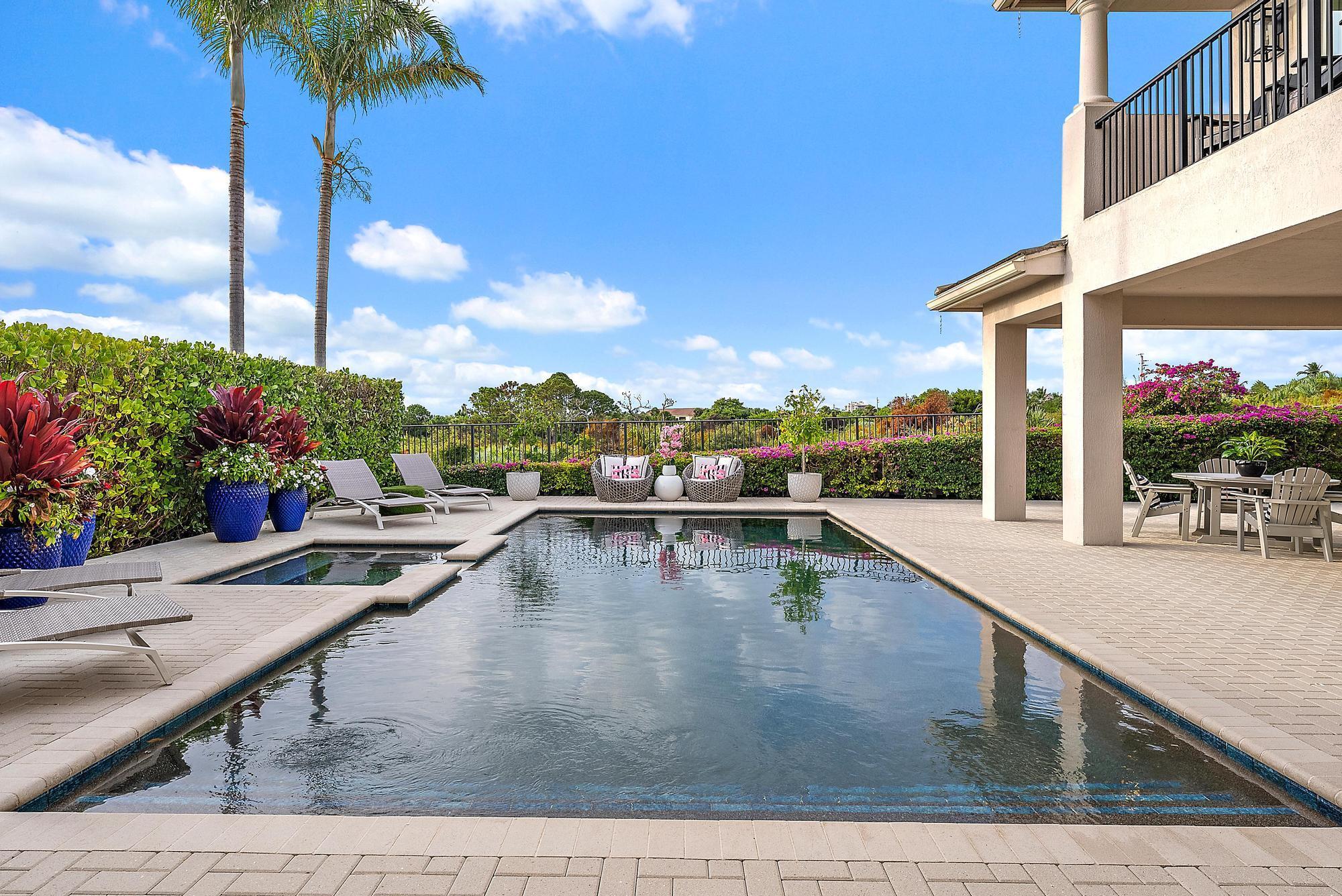 1607 E Hemingway Drive