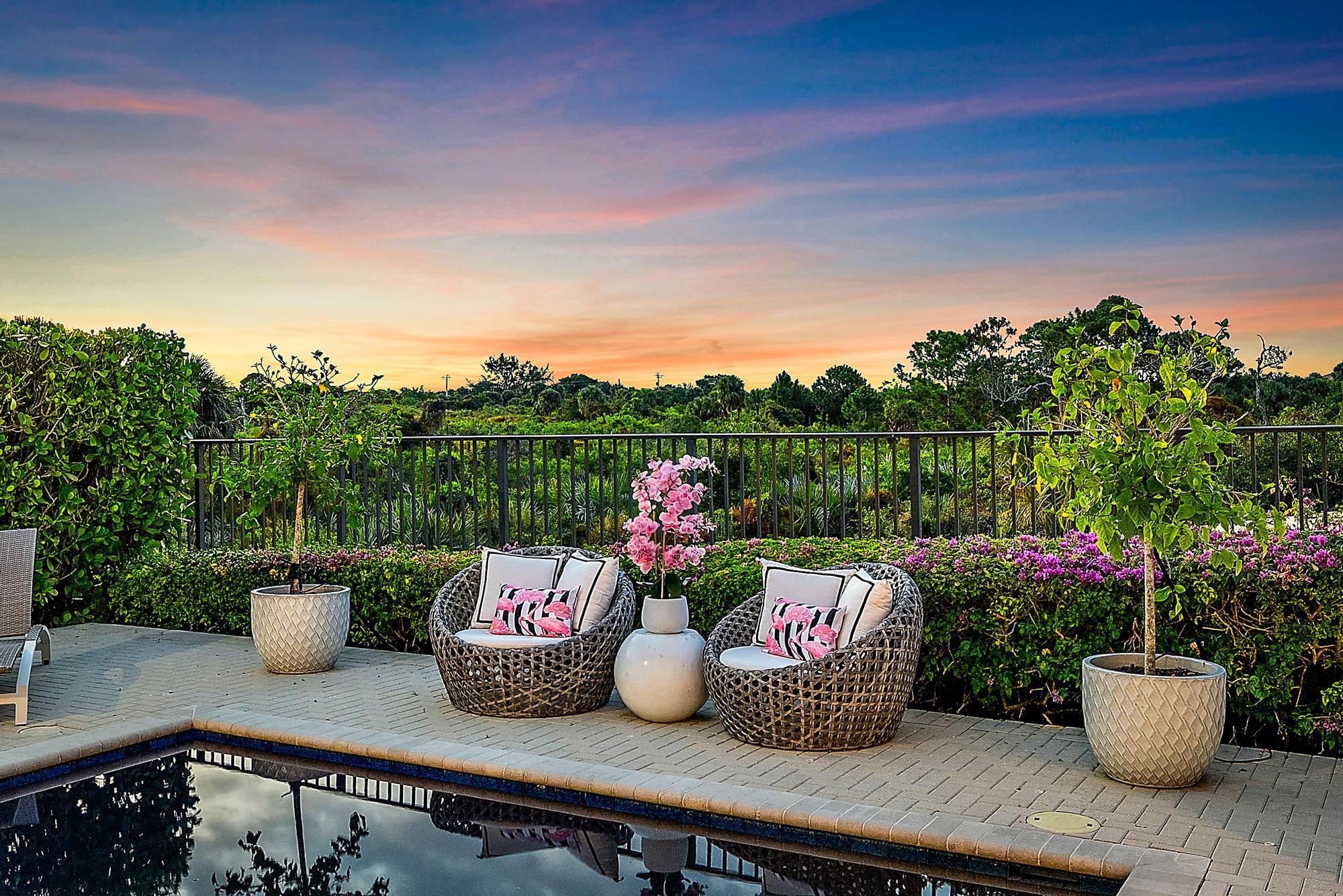 1607 E Hemingway Drive