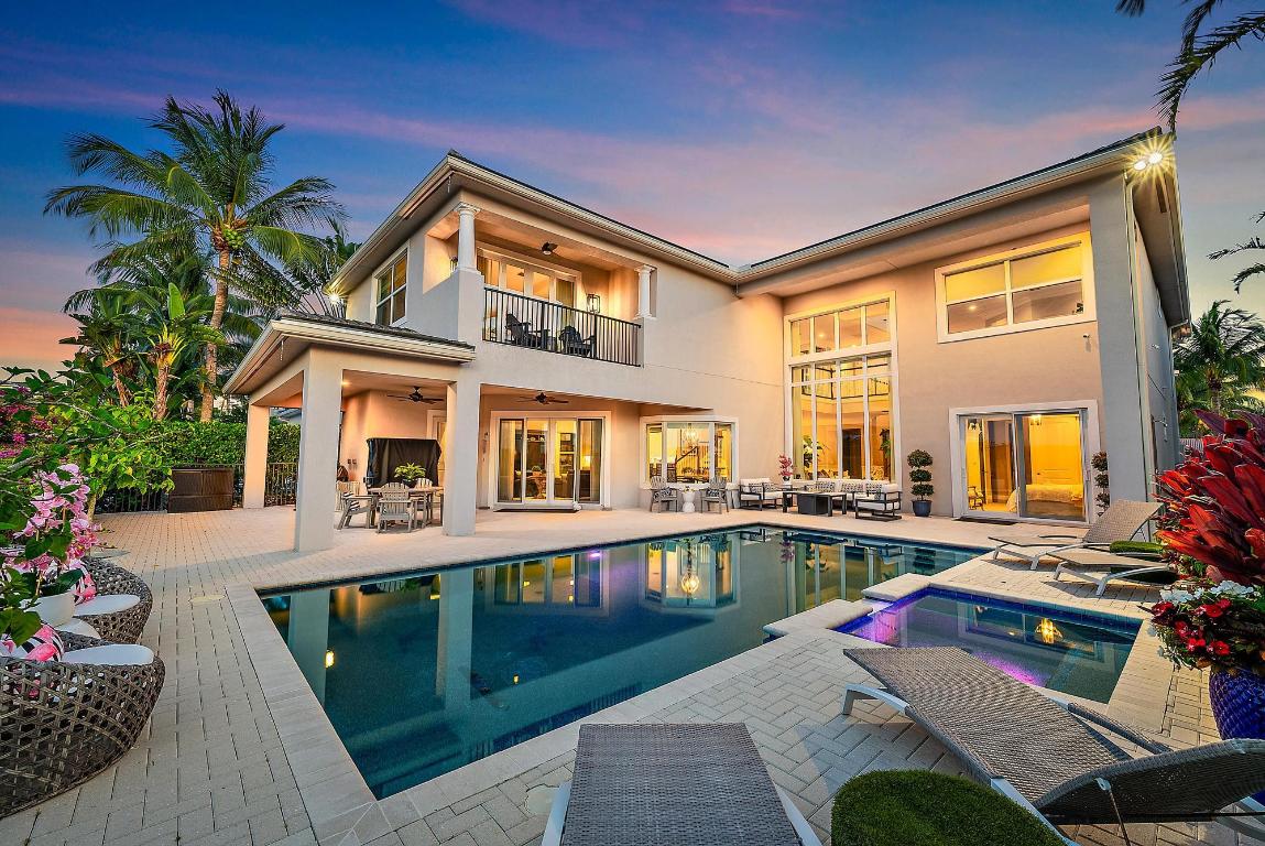 1607 E Hemingway Drive