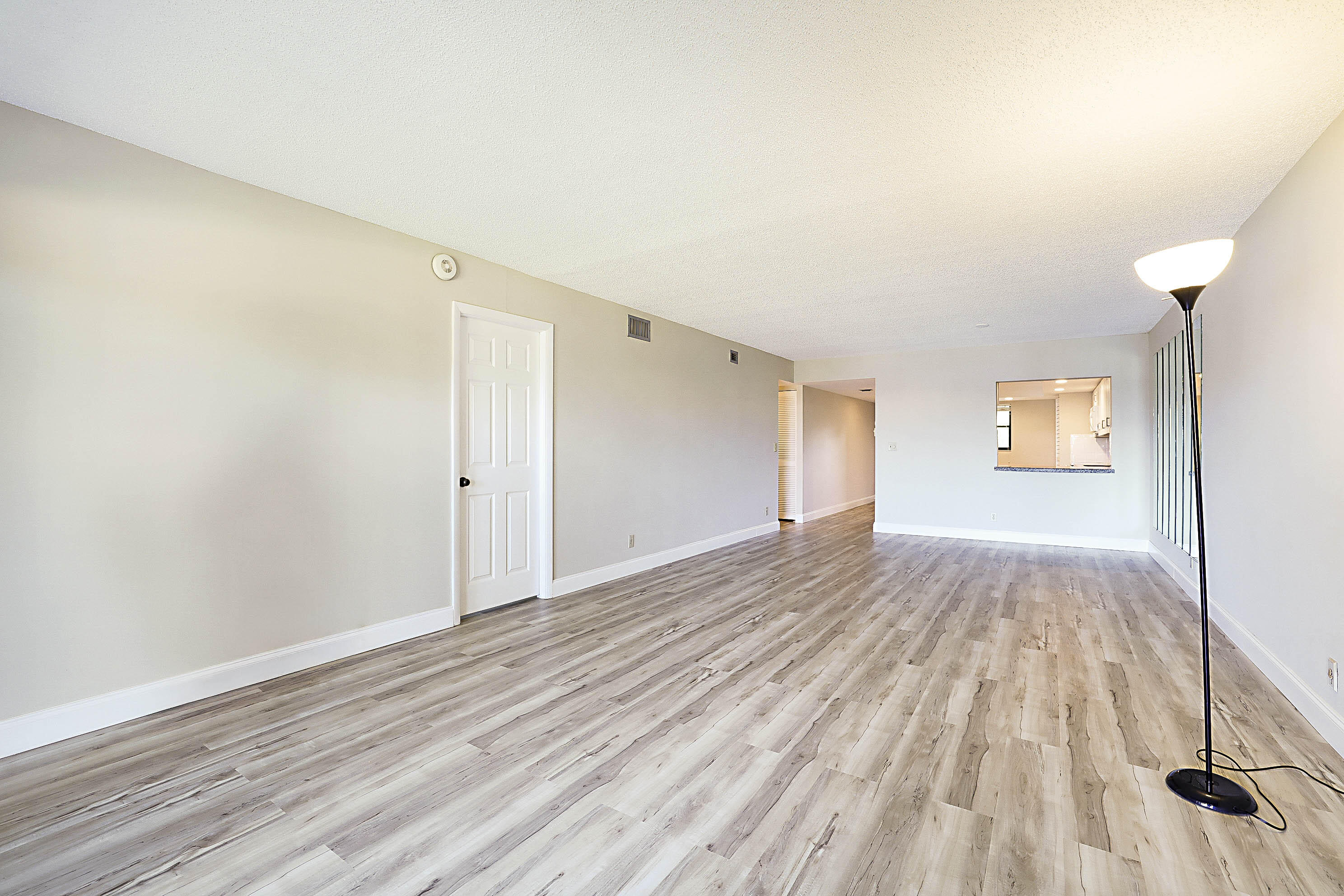 1036 Us Highway 1 216