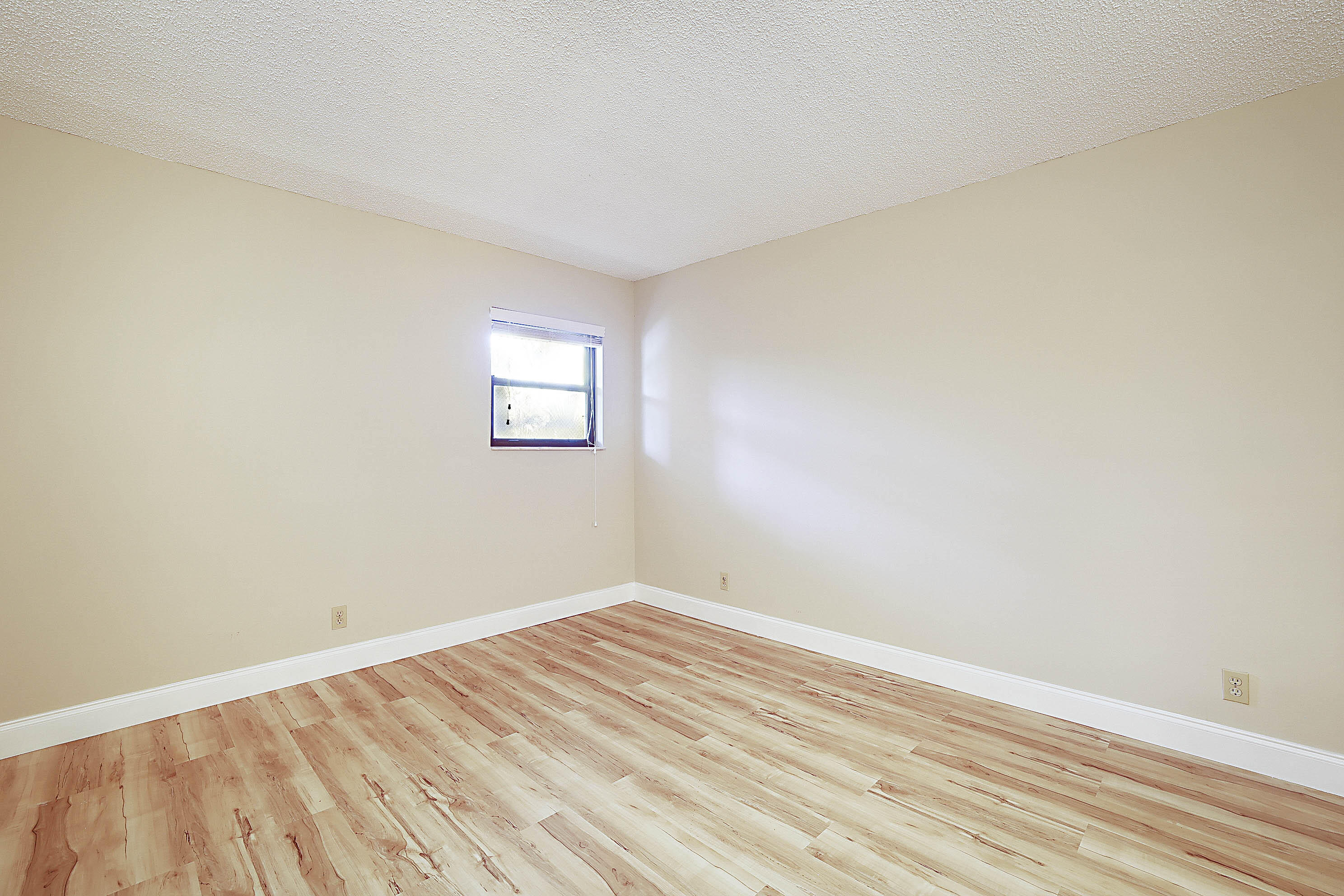 1036 Us Highway 1 216