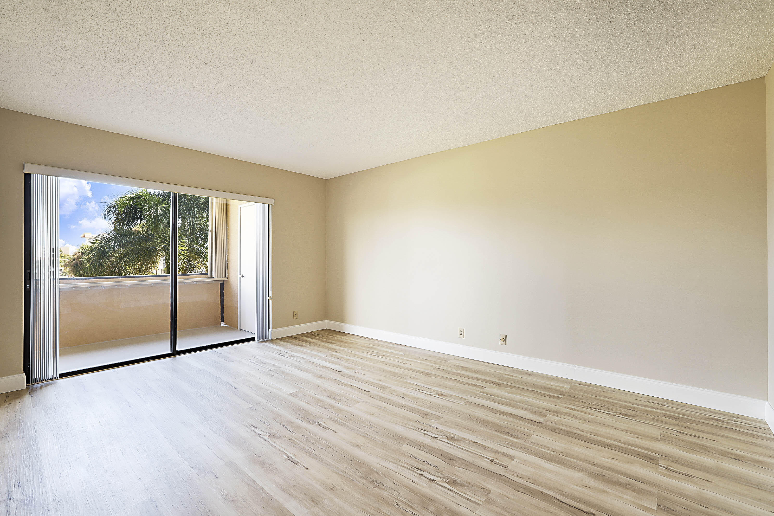 1036 Us Highway 1 216