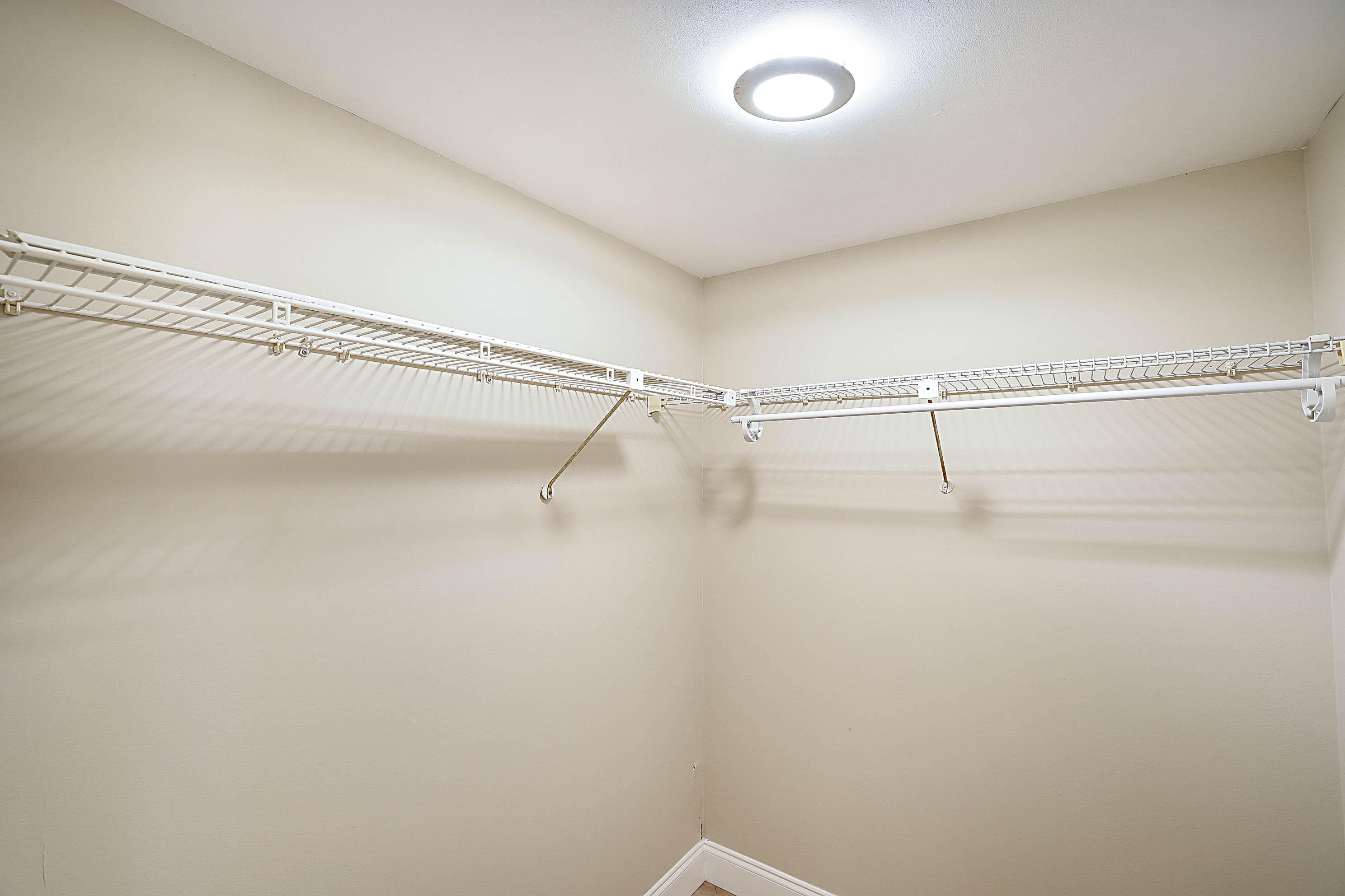 1036 Us Highway 1 216