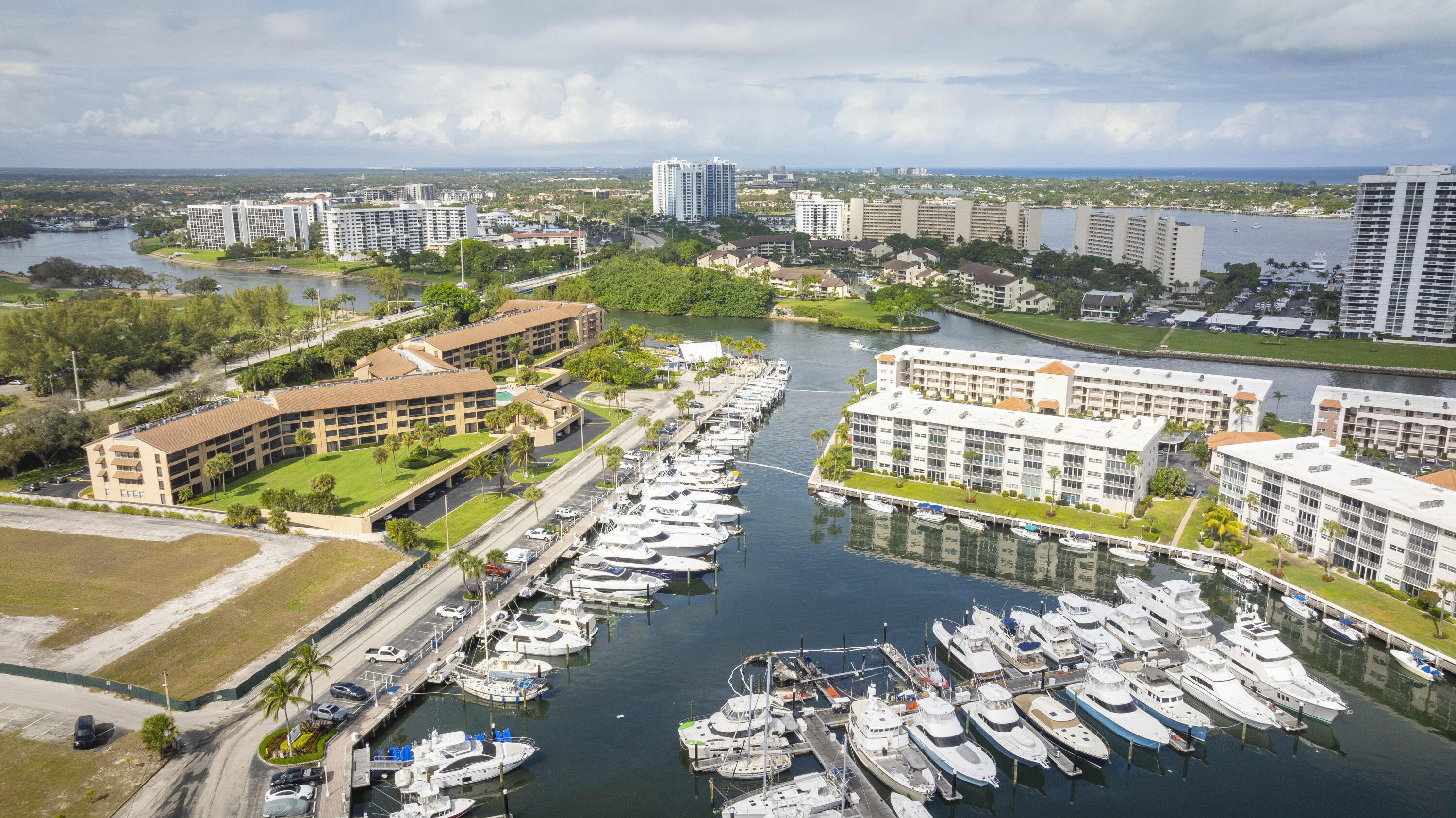 1036 Us Highway 1 216