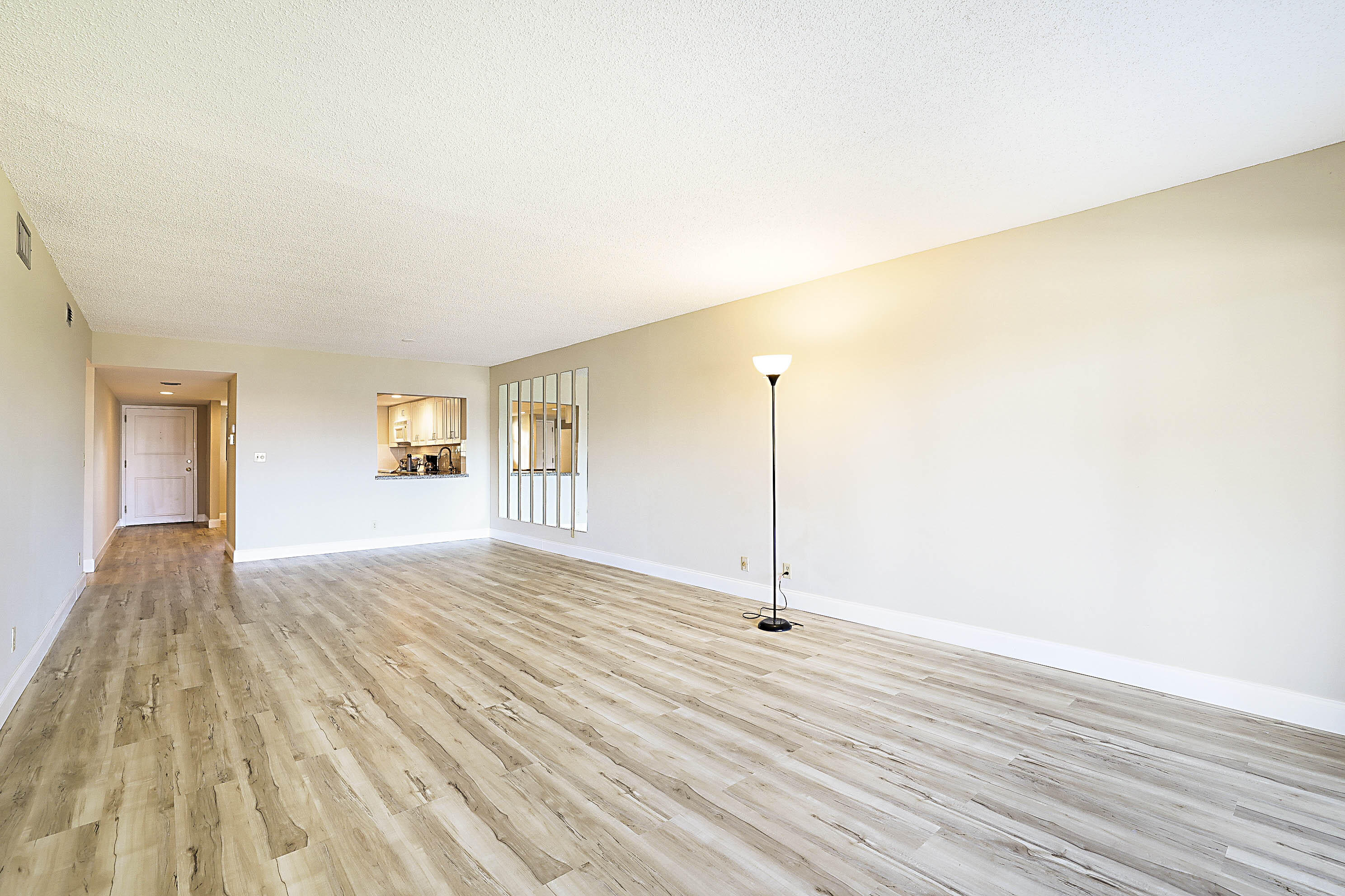 1036 Us Highway 1 216