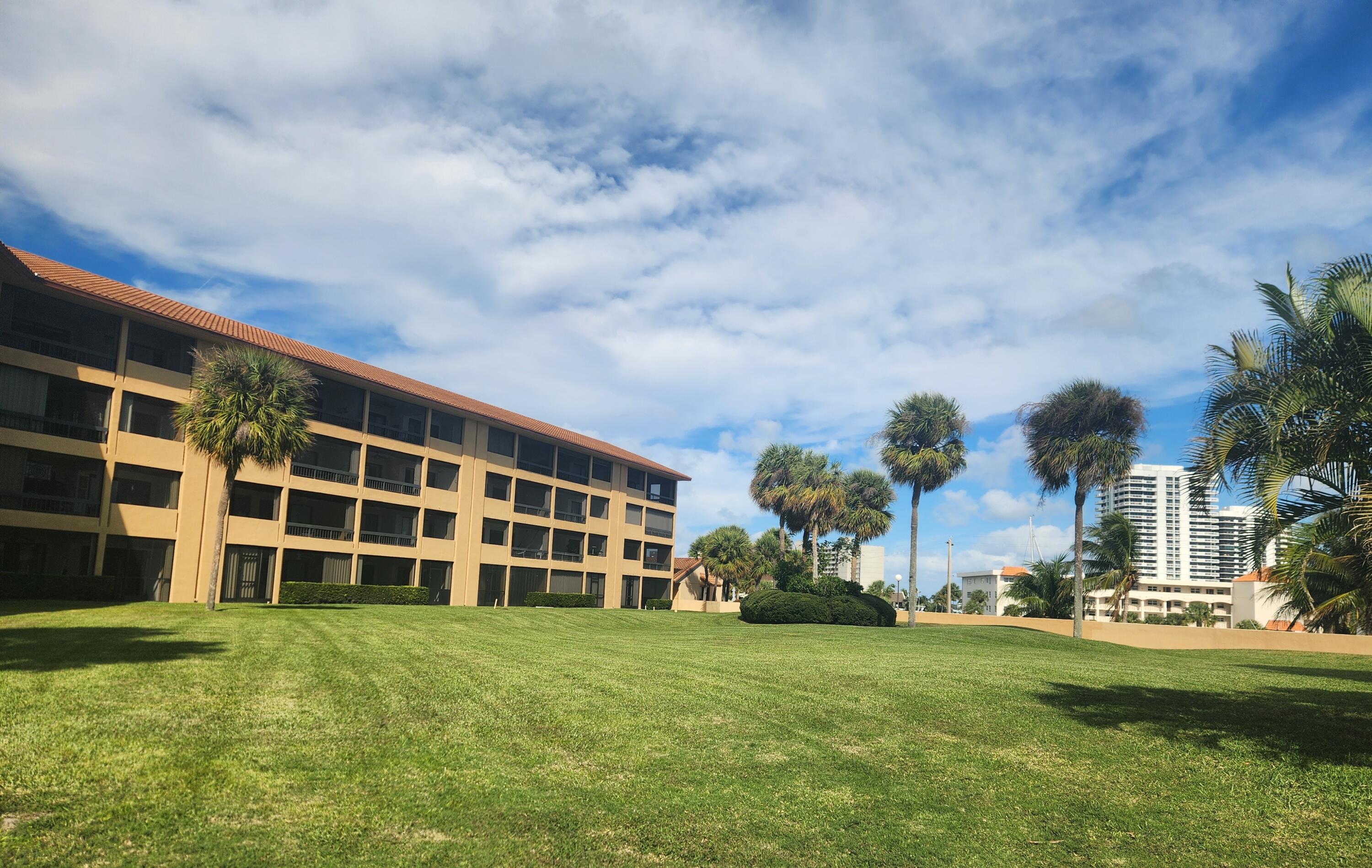 1036 Us Highway 1 216