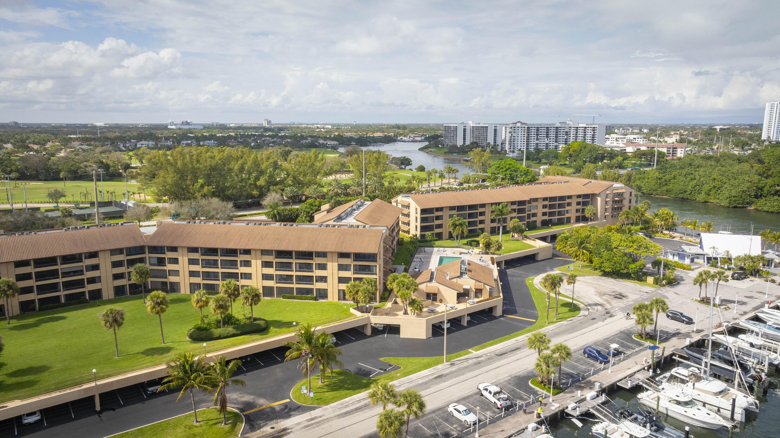 1036 Us Highway 1 216