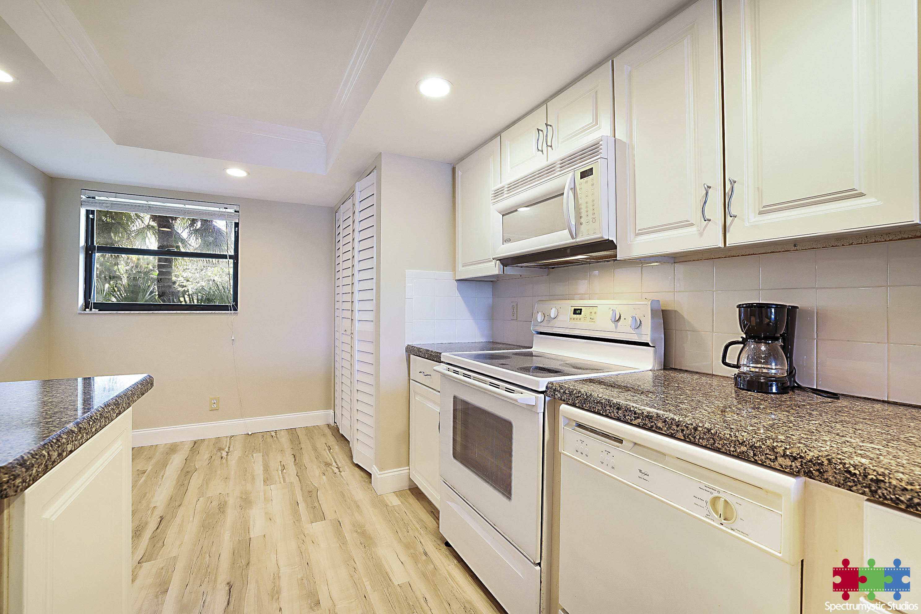 1036 Us Highway 1 216