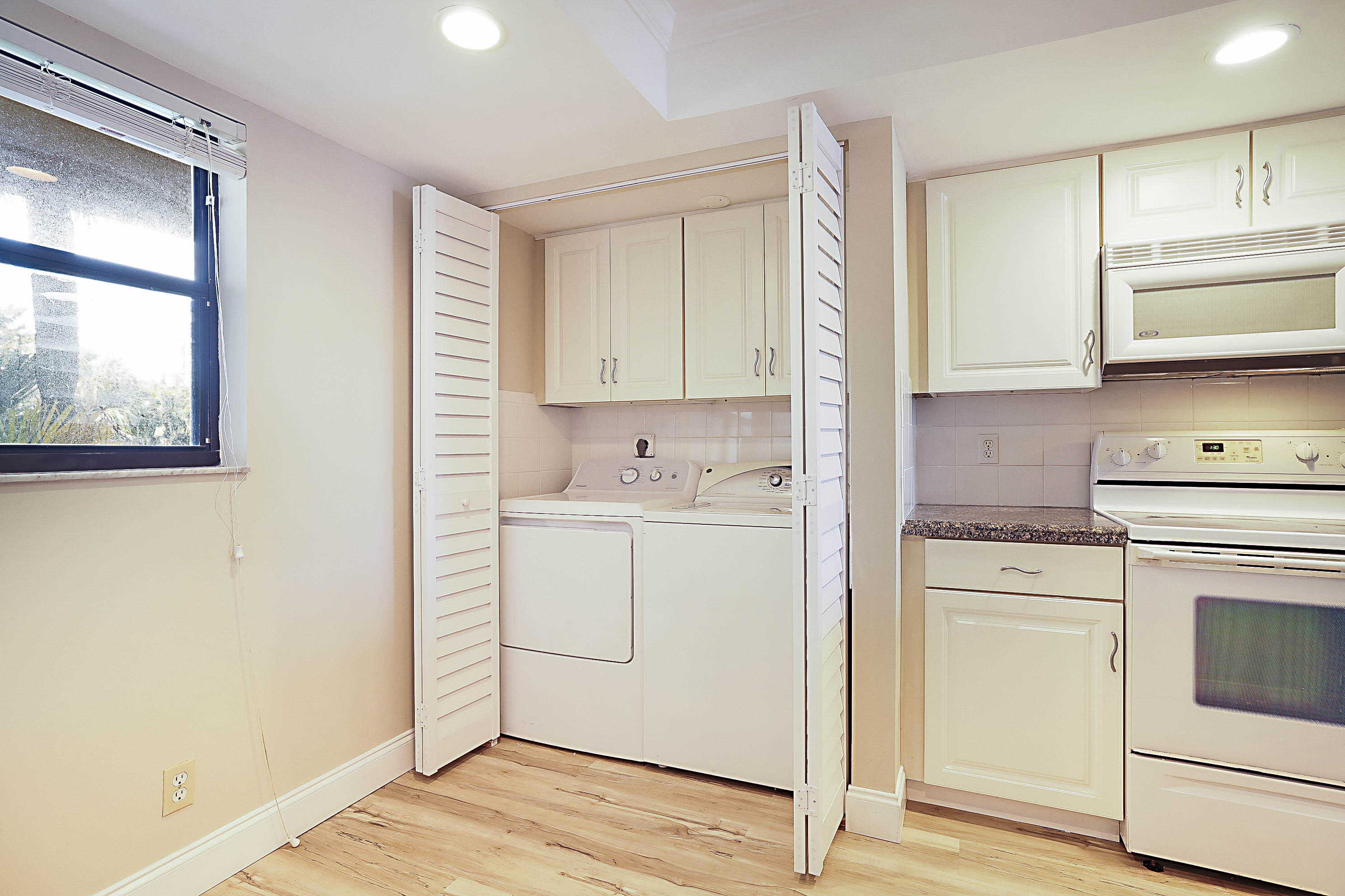 1036 Us Highway 1 216