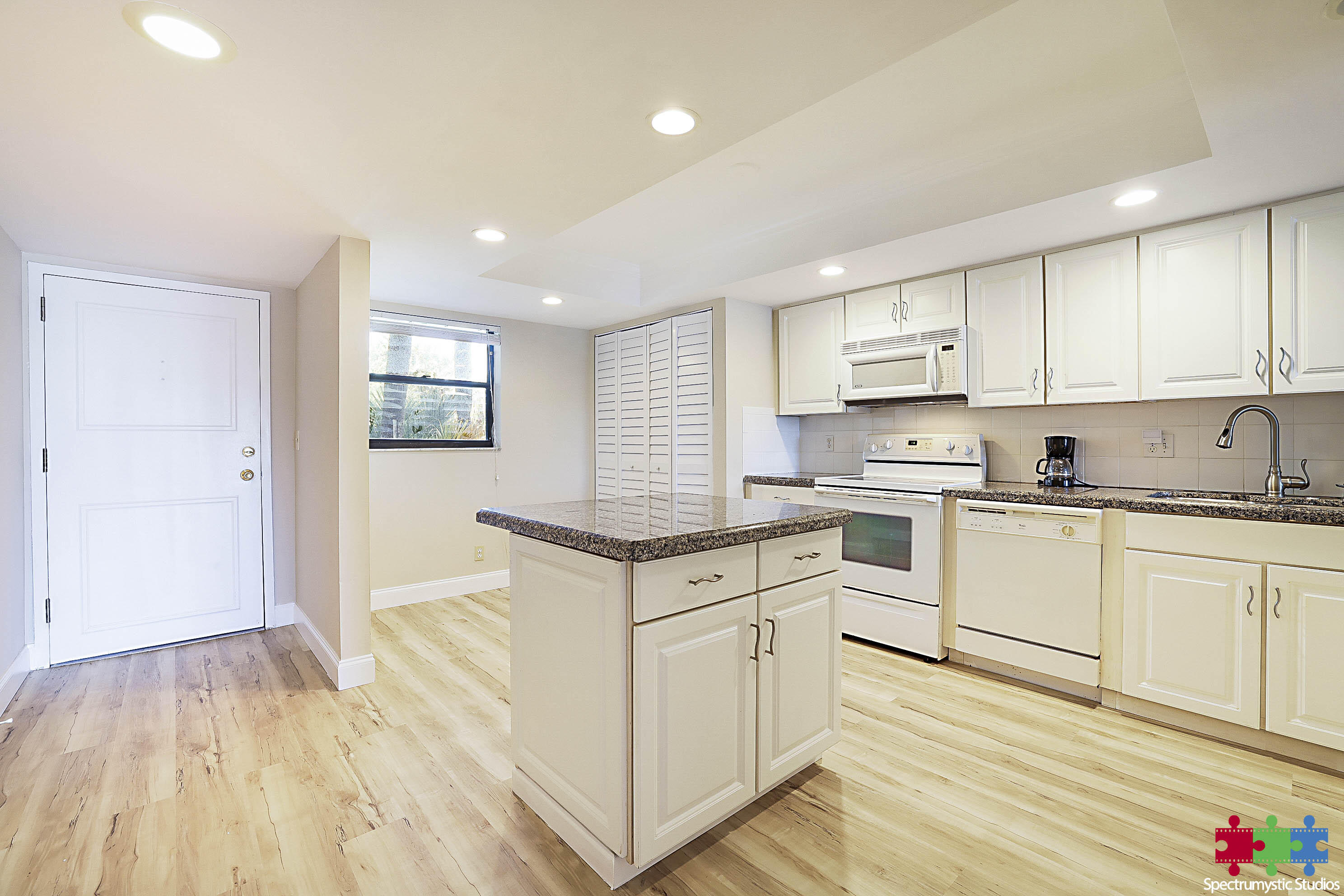 1036 Us Highway 1 216