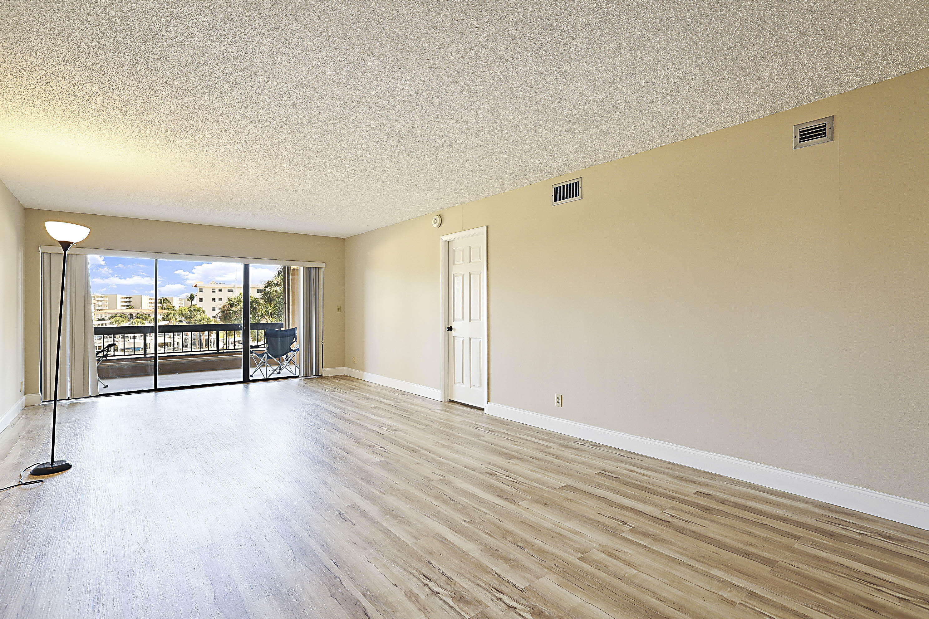 1036 Us Highway 1 216