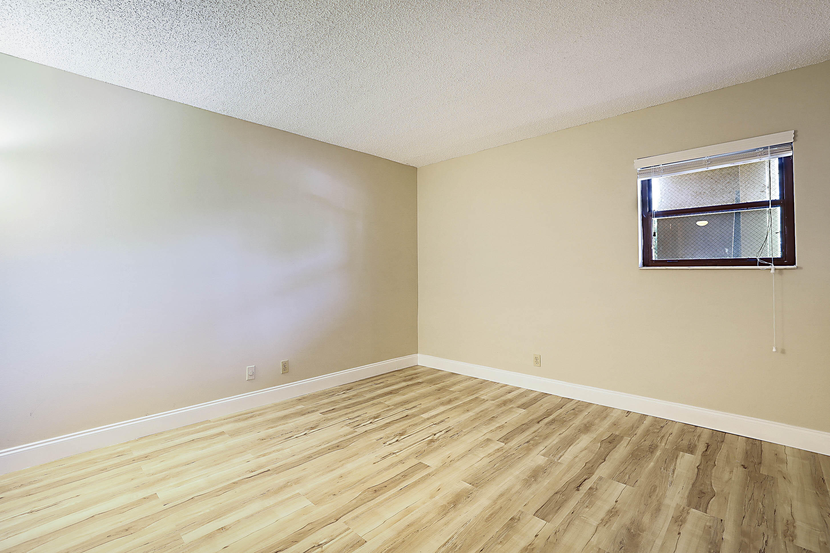 1036 Us Highway 1 216