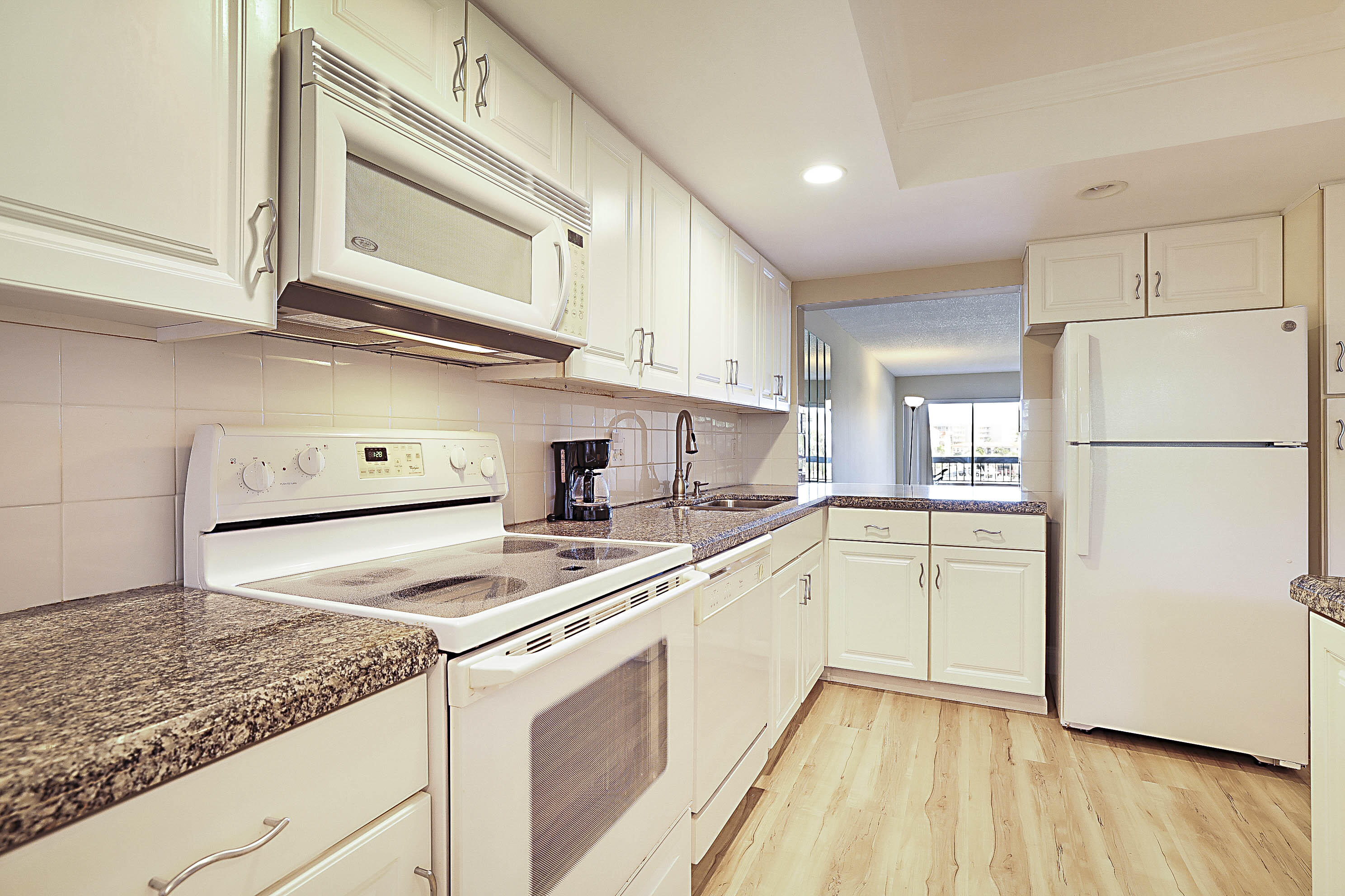 1036 Us Highway 1 216