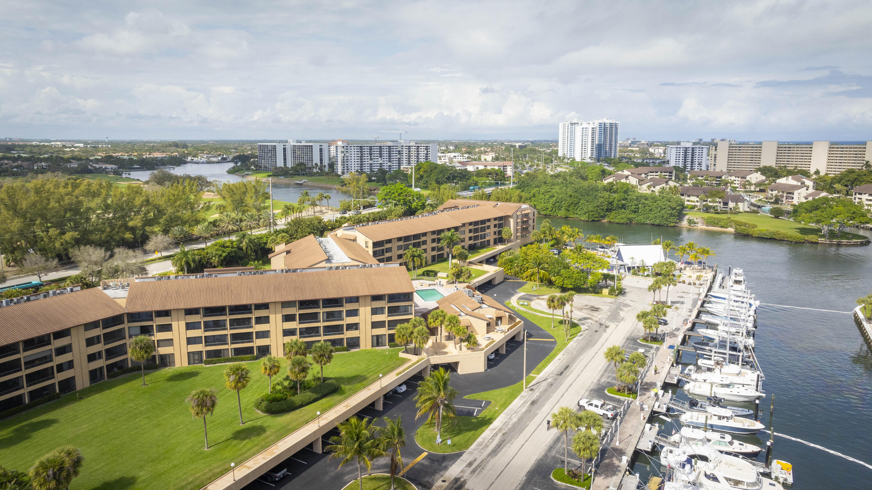 1036 Us Highway 1 216