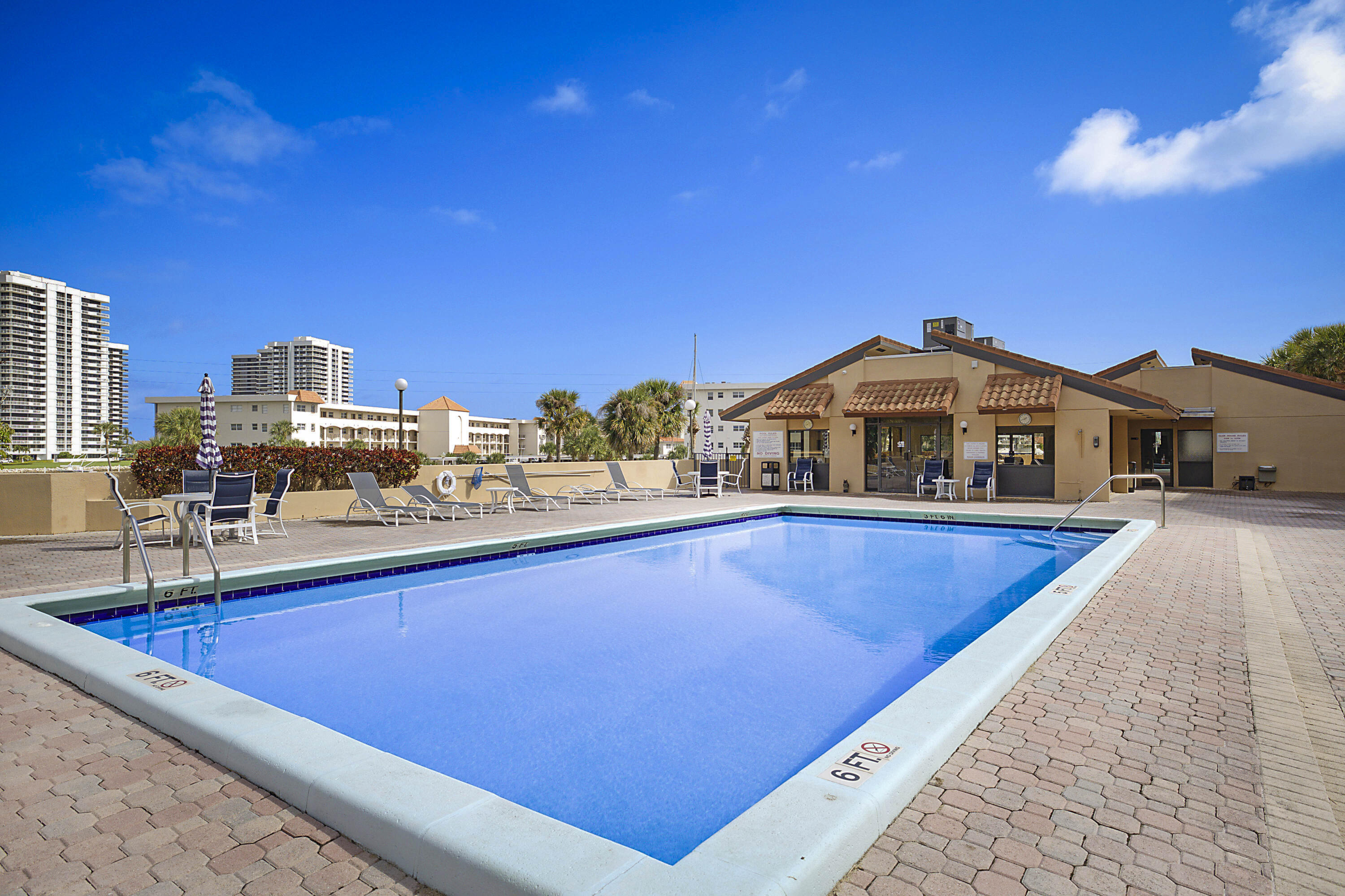 1036 Us Highway 1 216