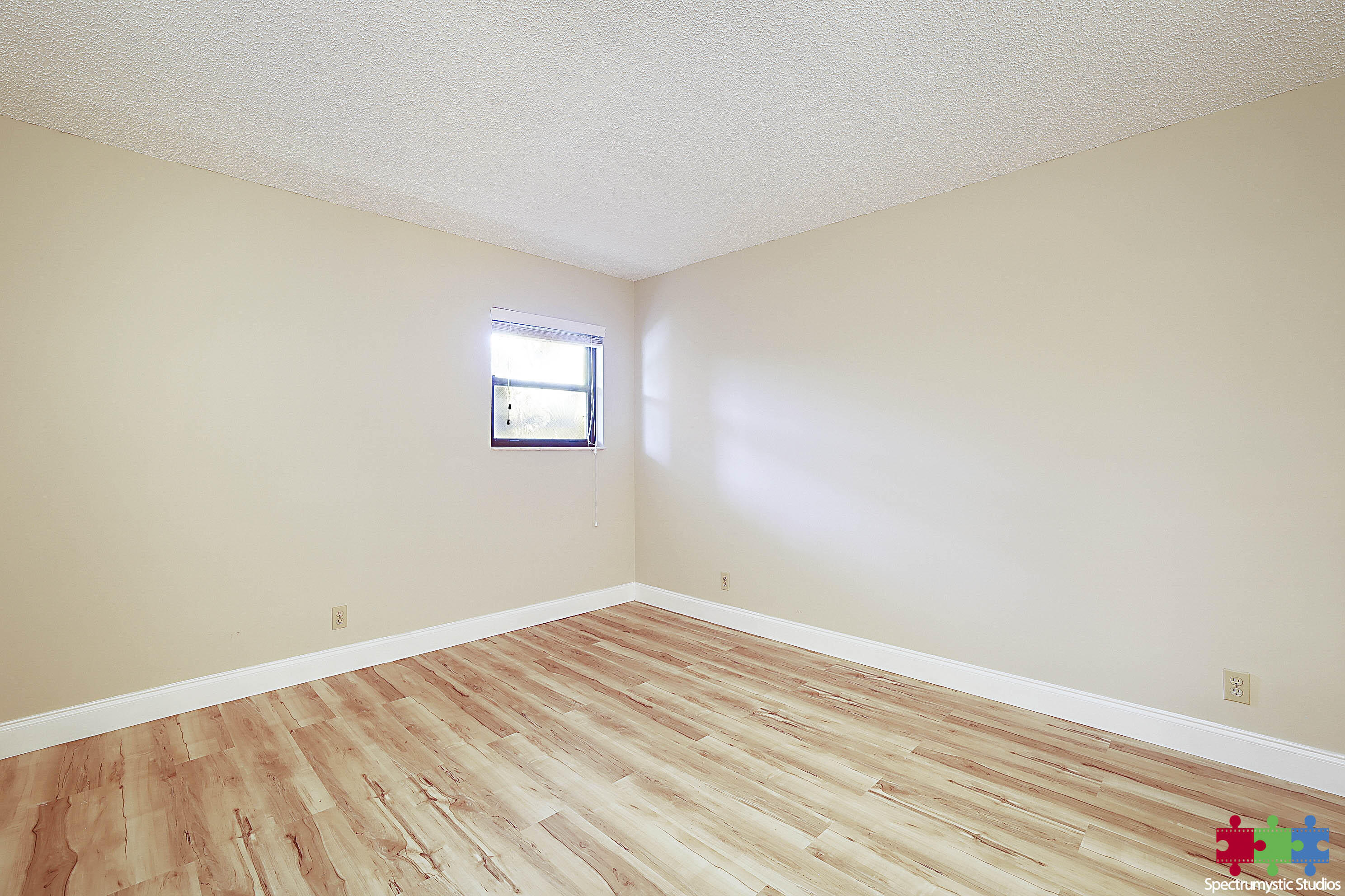 1036 Us Highway 1 216