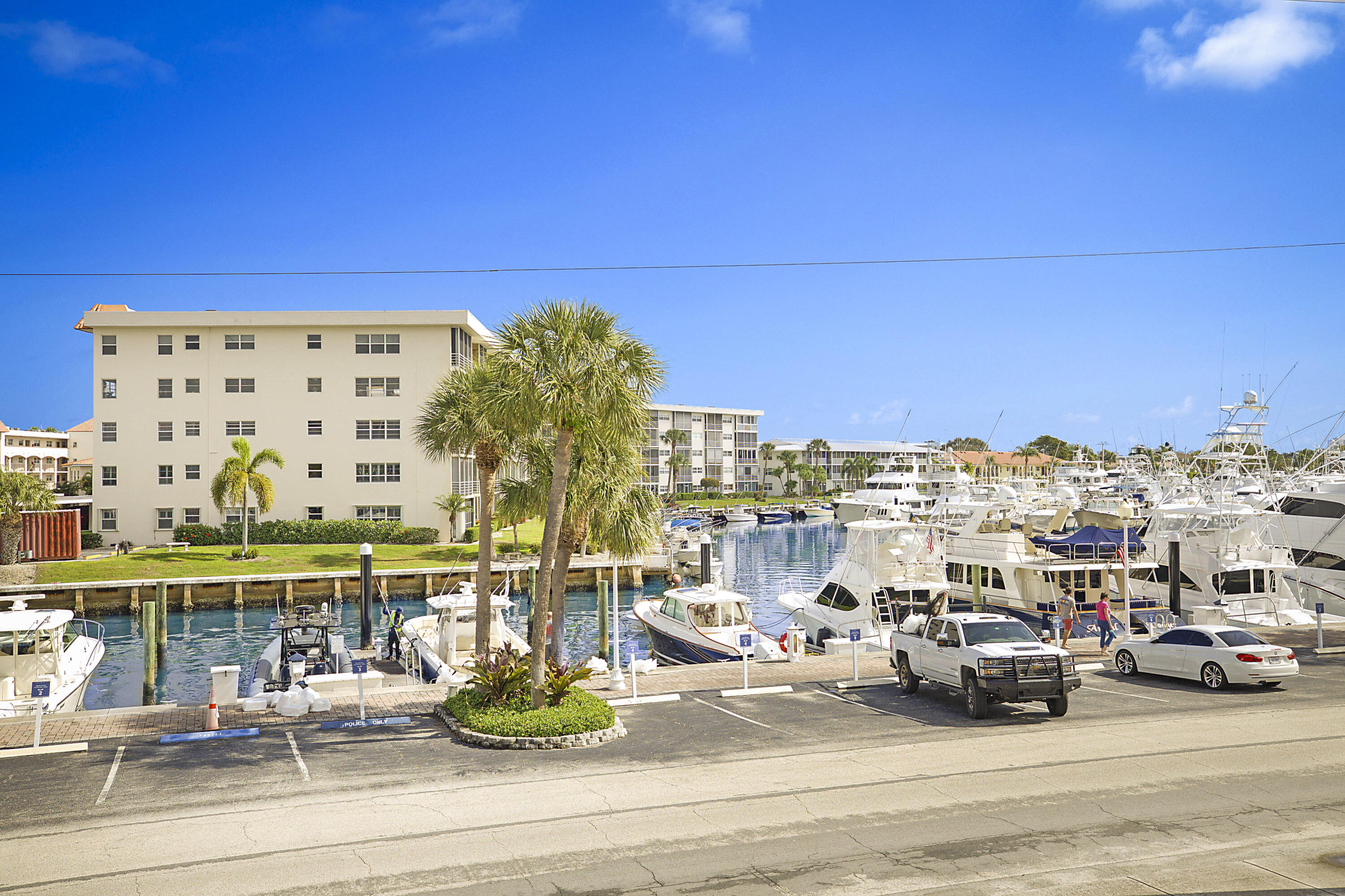 1036 Us Highway 1 216