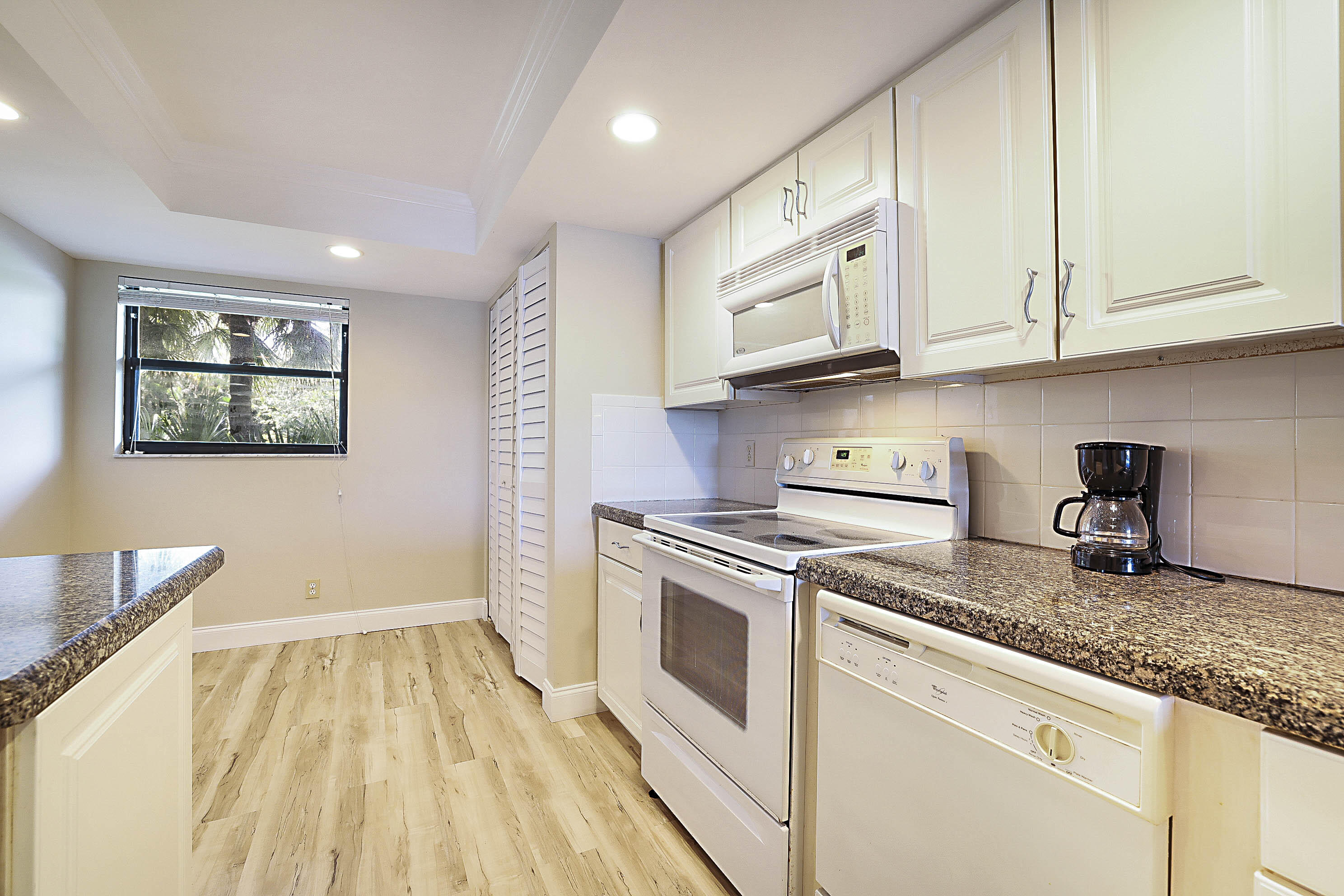 1036 Us Highway 1 216