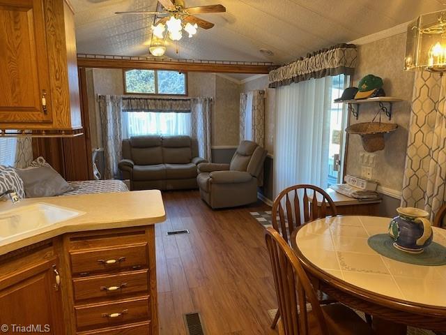 140 & 142 Hideaway Trail