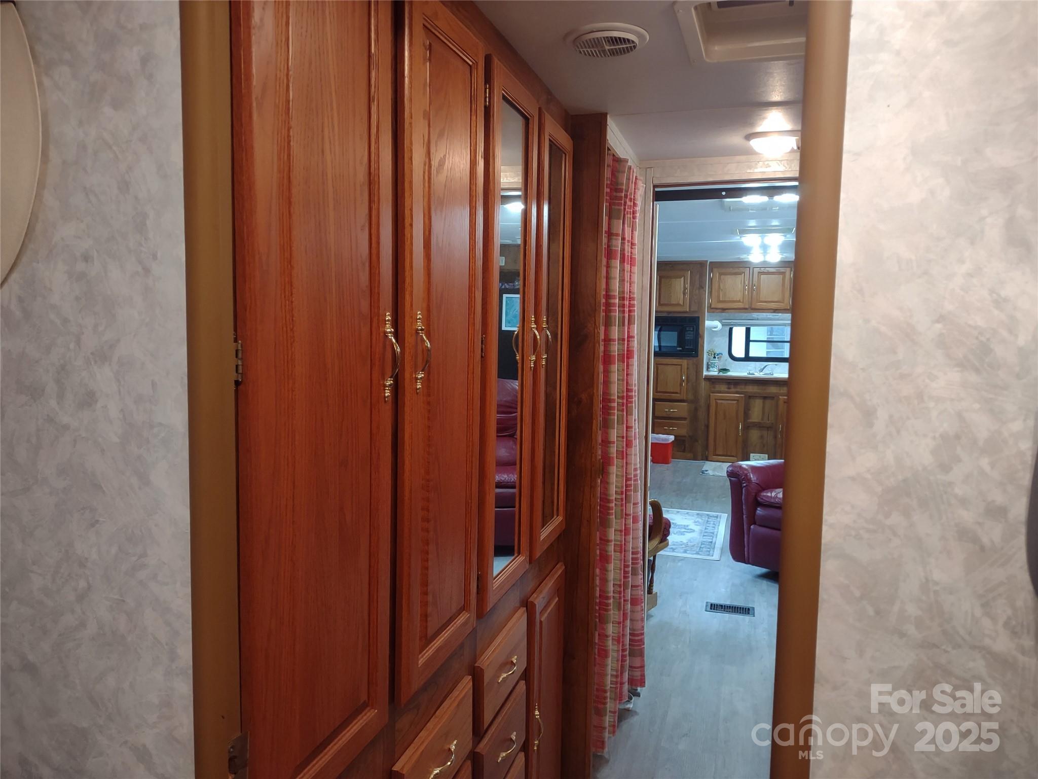 108 Captains Court