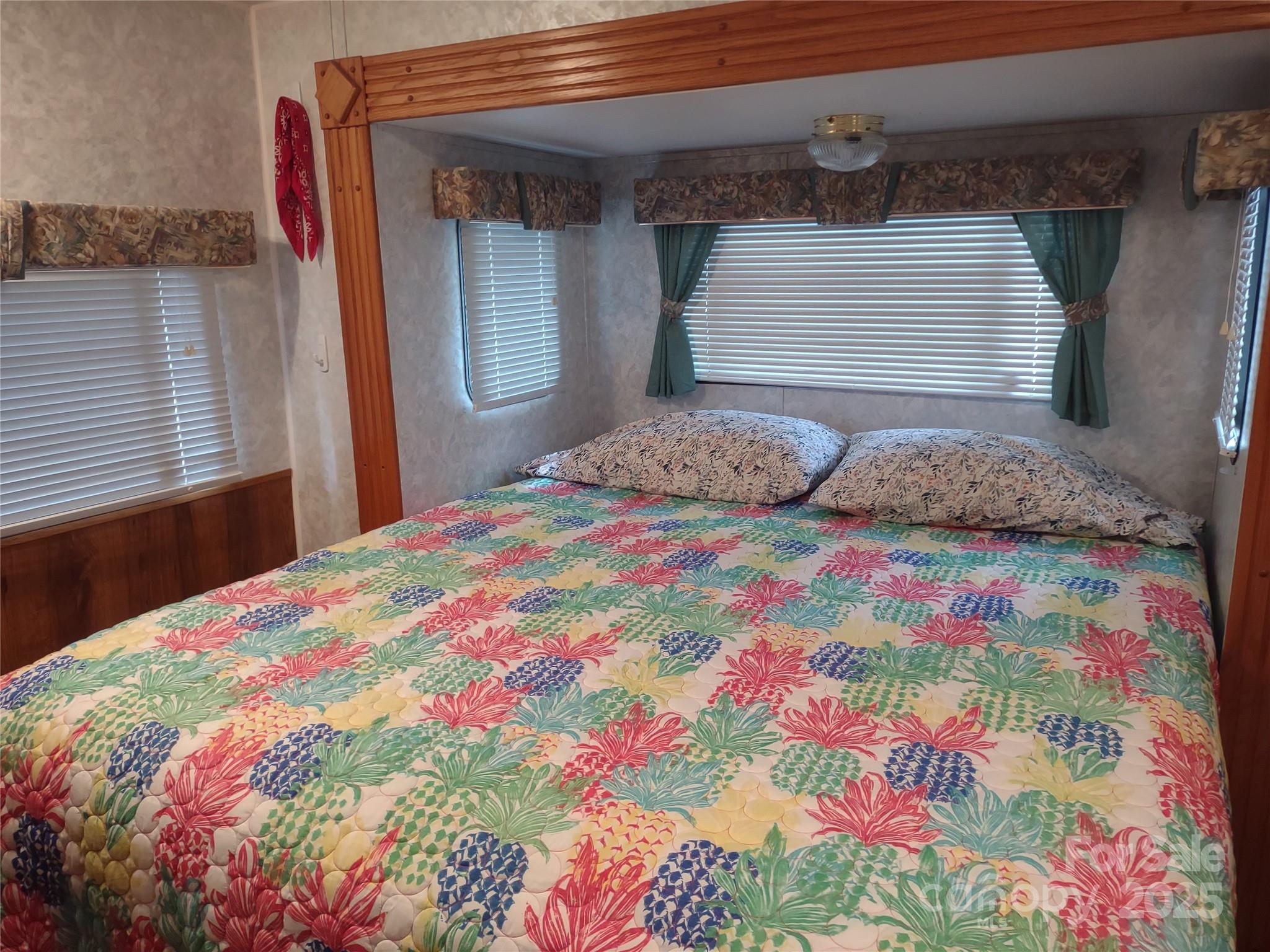108 Captains Court