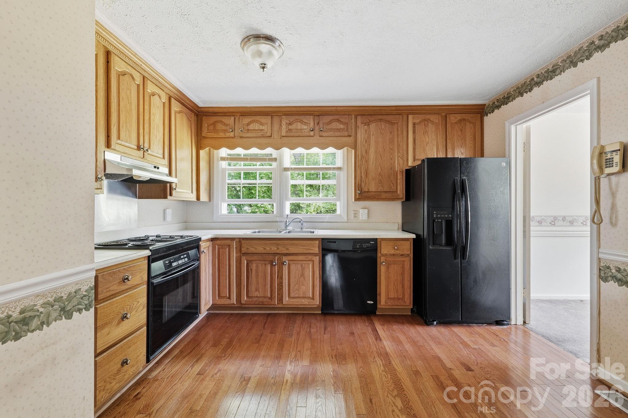994 Tamworth Road
