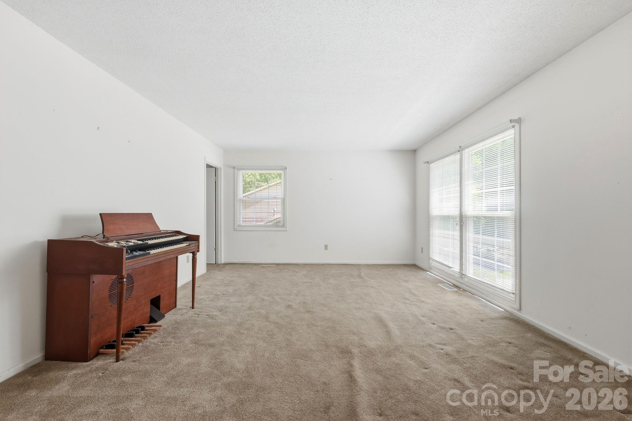 994 Tamworth Road