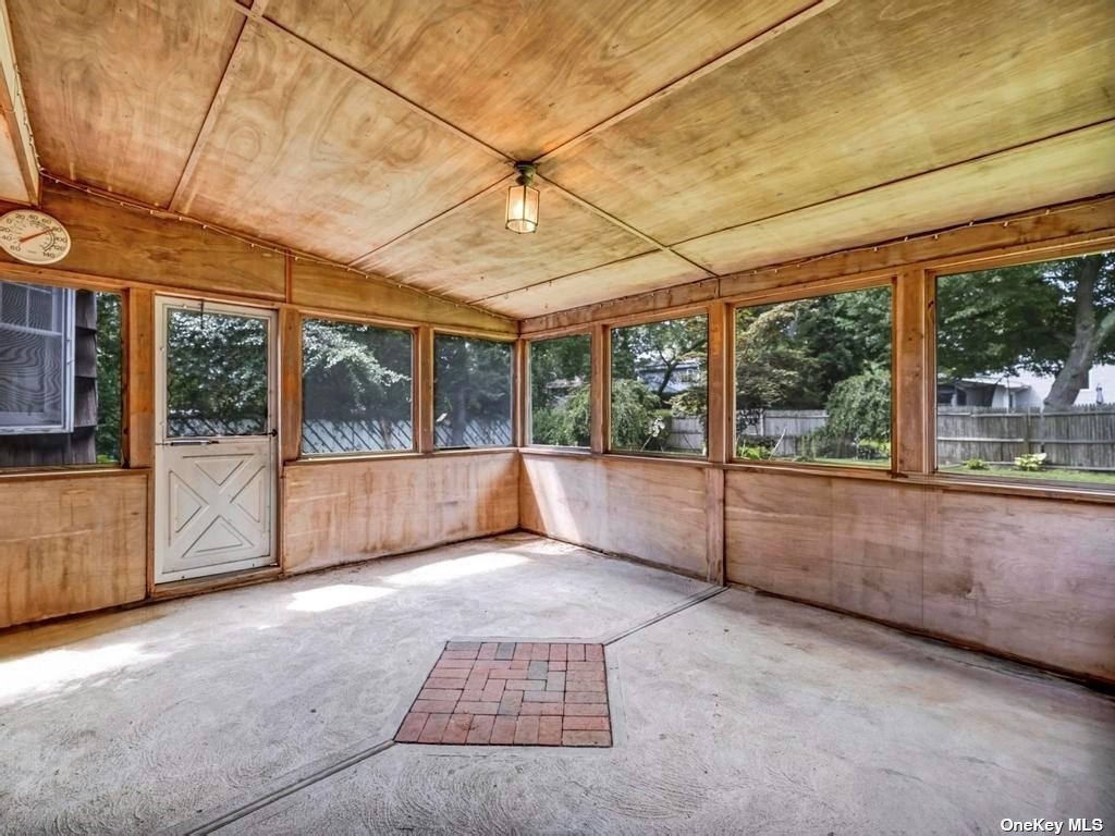 100 Fernwood Avenue