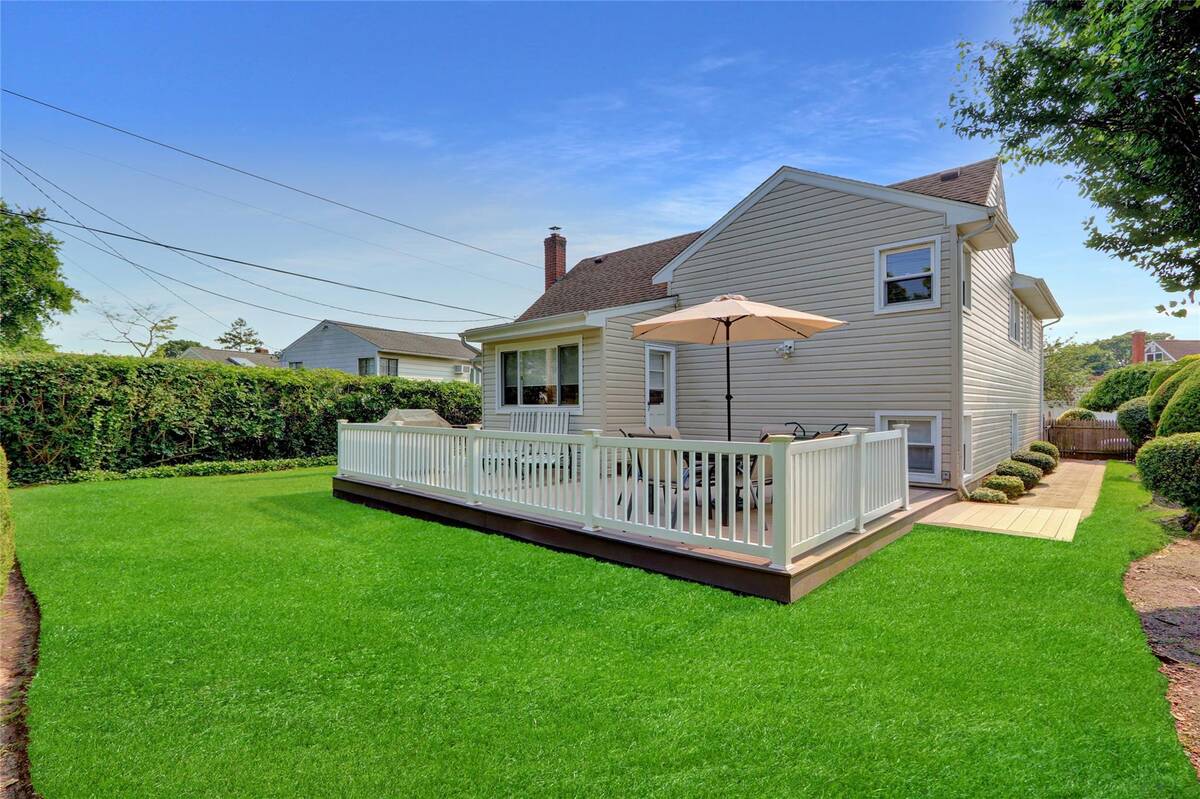 1045 Stuart Place