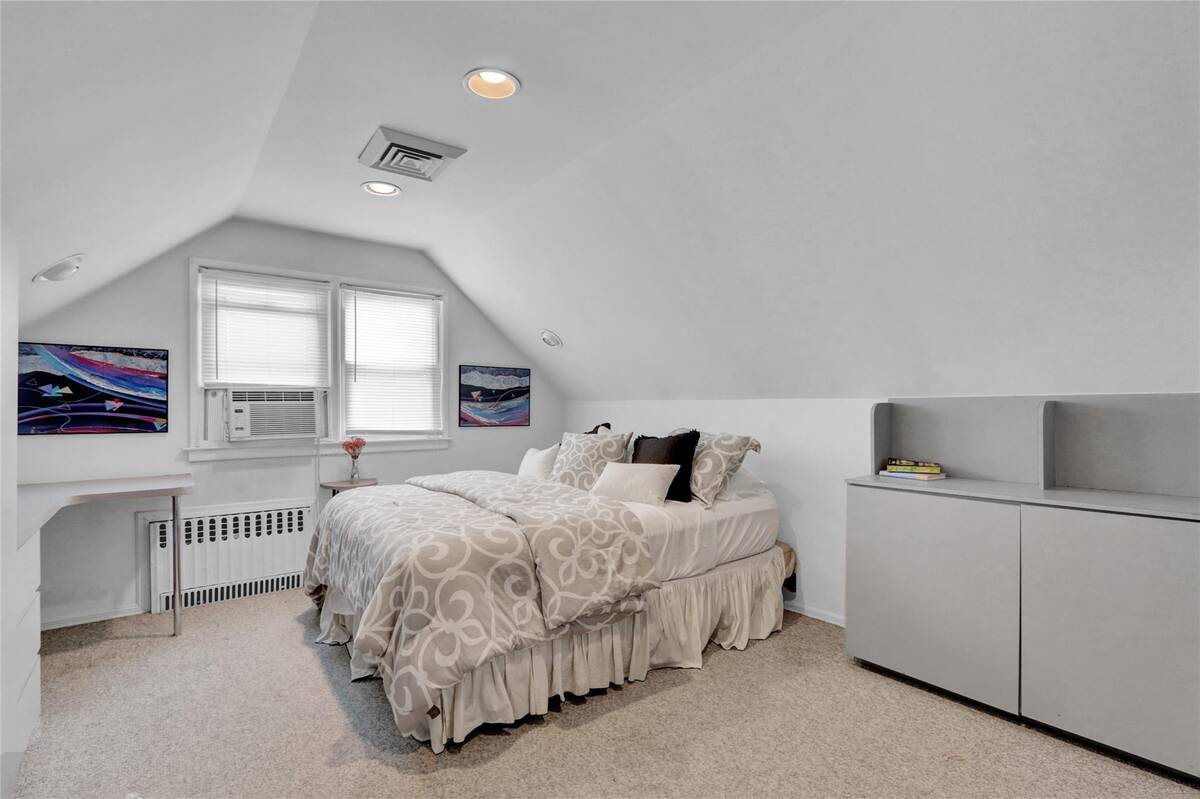 1045 Stuart Place