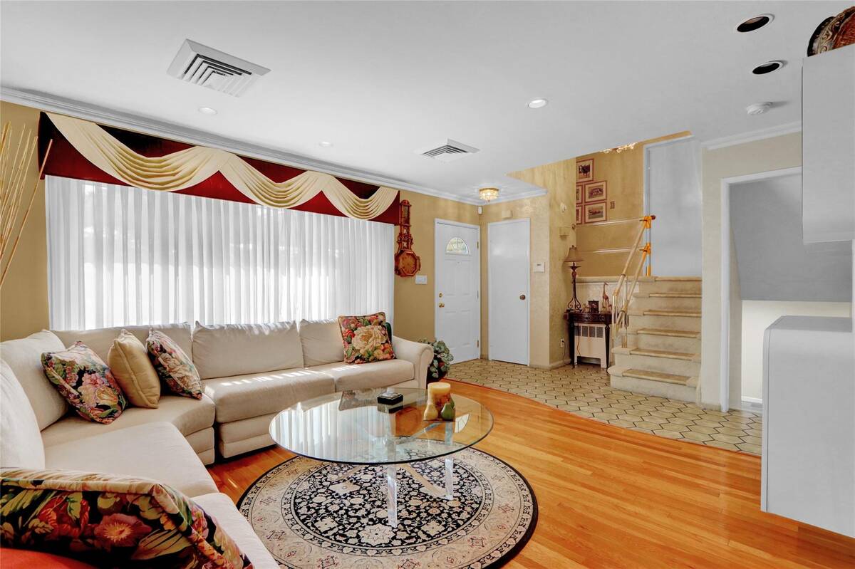 1045 Stuart Place