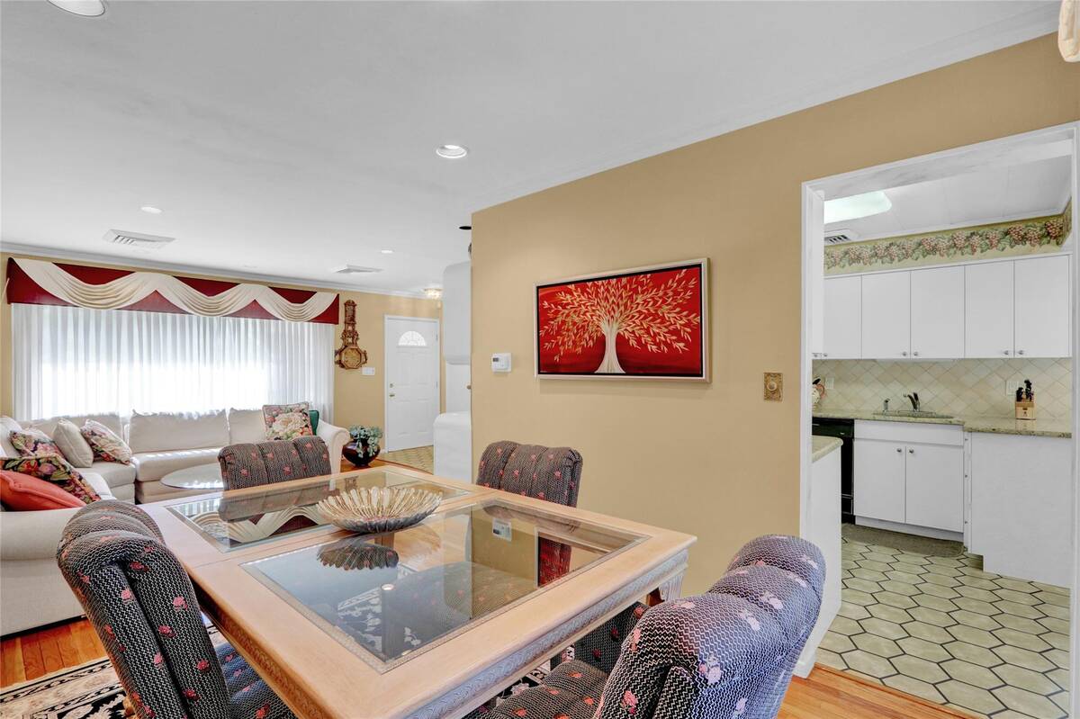 1045 Stuart Place