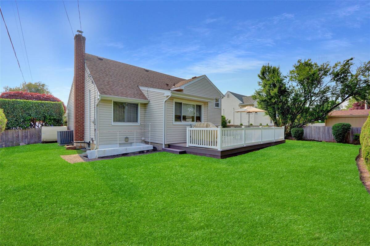 1045 Stuart Place