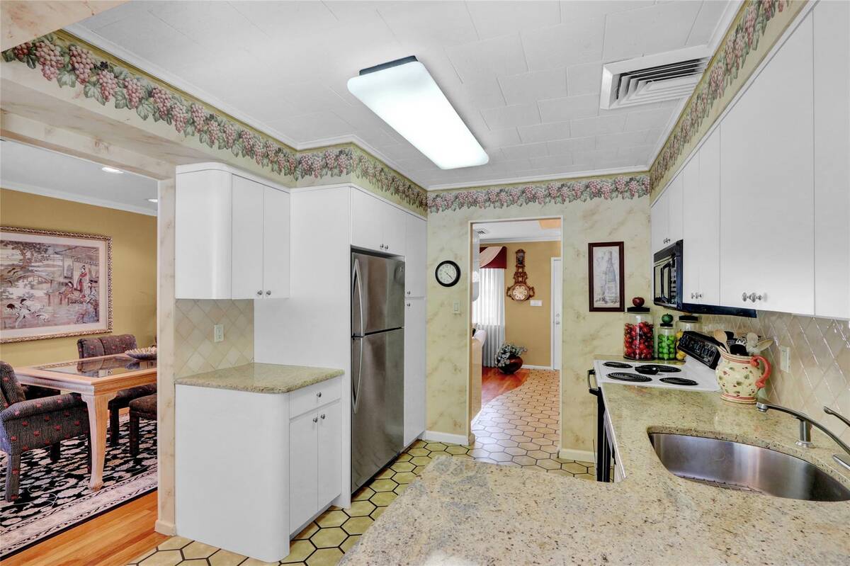1045 Stuart Place