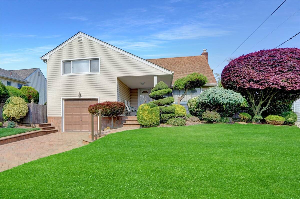 1045 Stuart Place