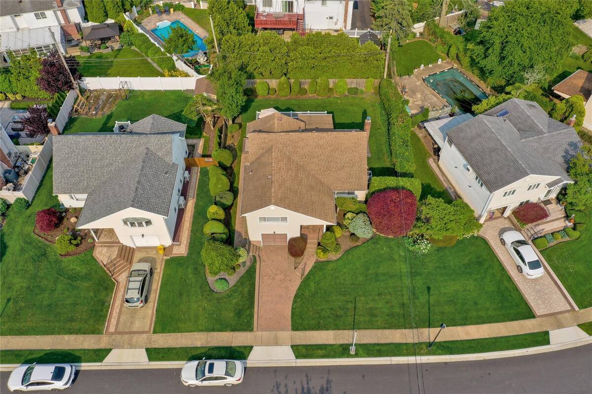 1045 Stuart Place