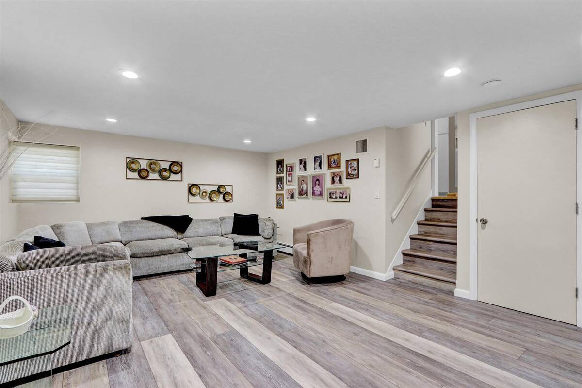 1045 Stuart Place